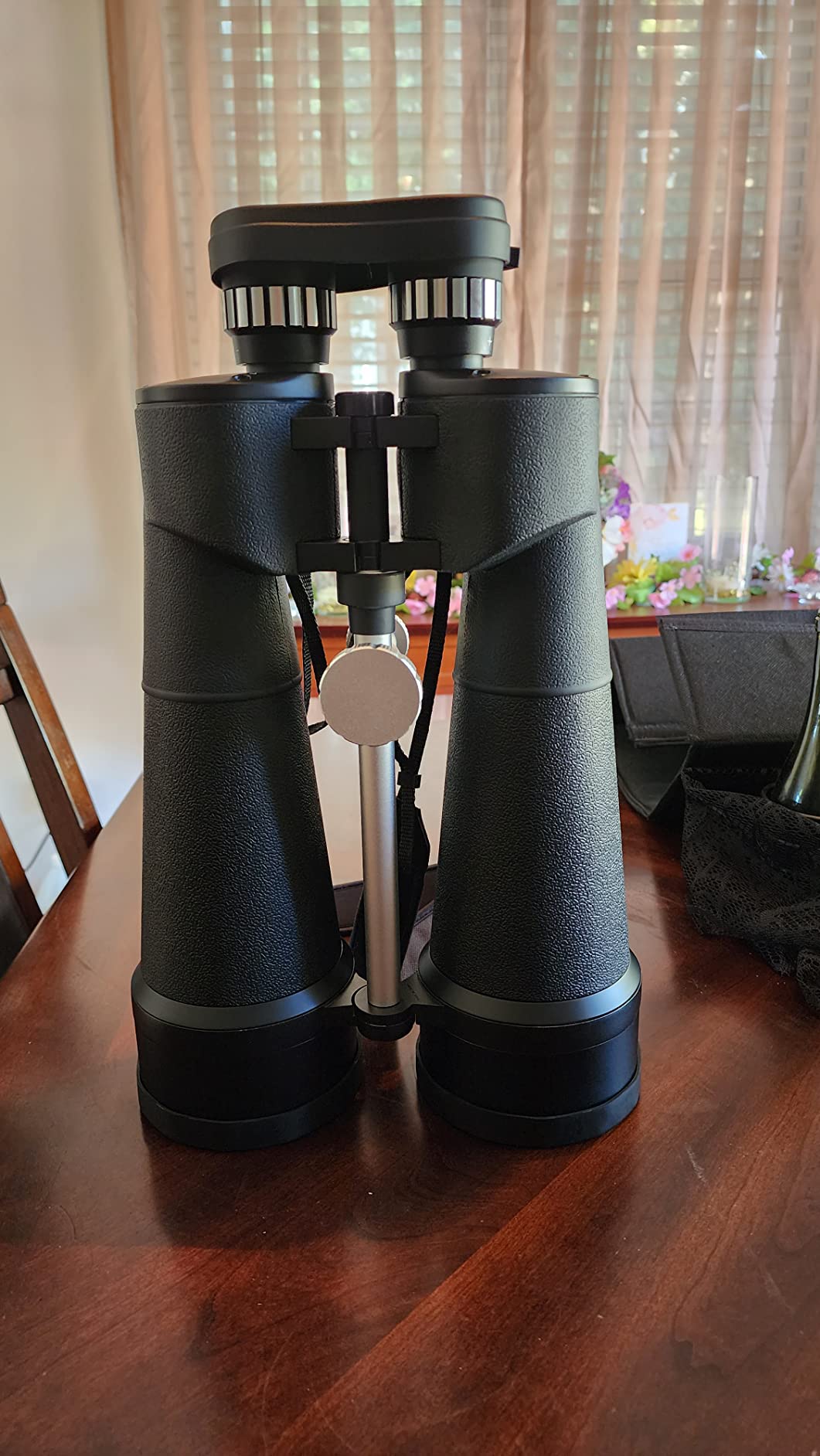 Celestron SkyMaster 25x100 Binoculars - Giant Aperture Binoculars for Deep-Sky Astronomy & Long-Distance Viewing - Multi-Coated Optics - Includes Tripod Adapter & Carrying Case customer photo 2