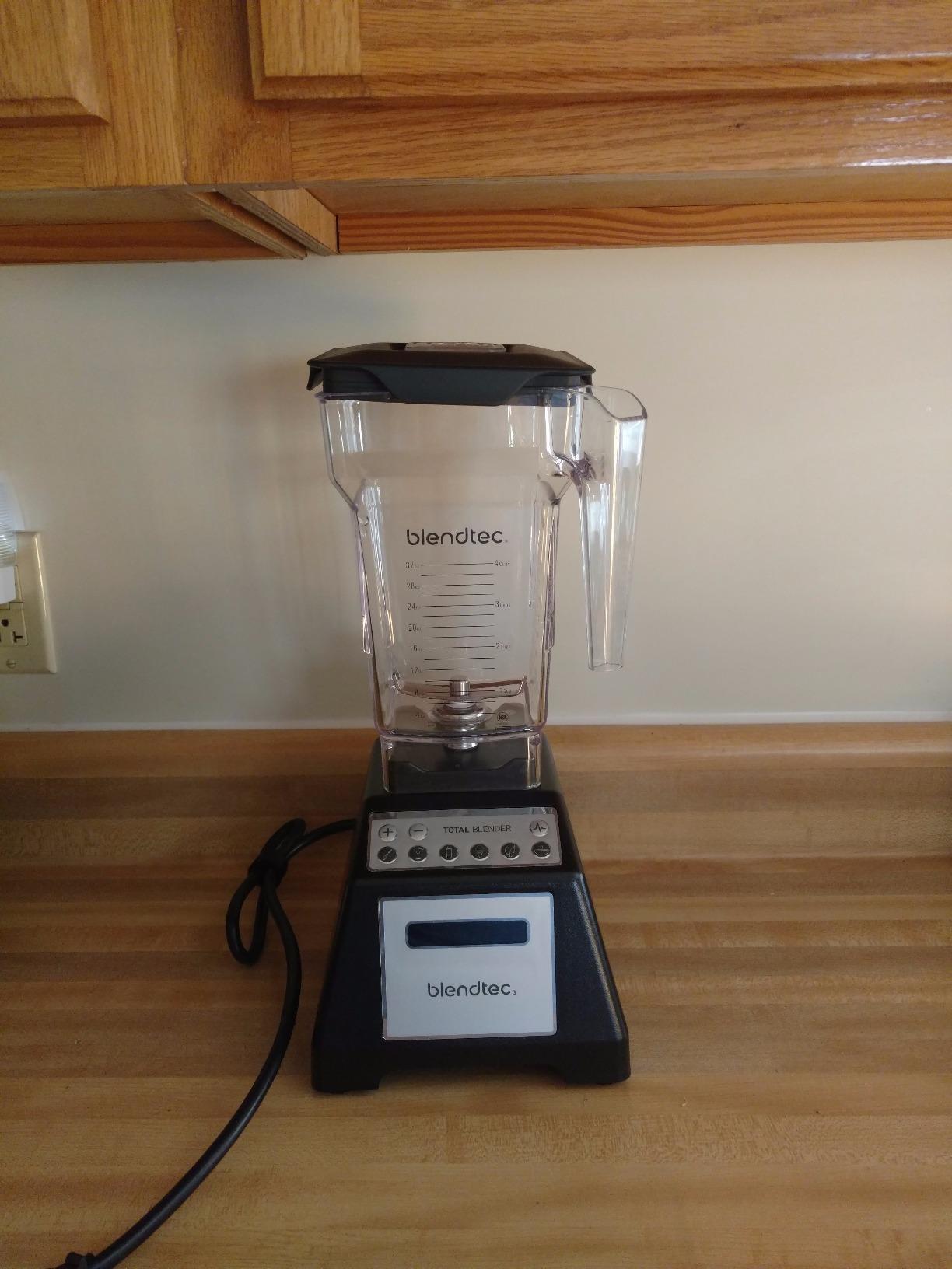 Blendtec Total Classic Original Blender with 75 oz FourSide Blender Jar - Kitchen Blender Bundle - Black customer photo 1