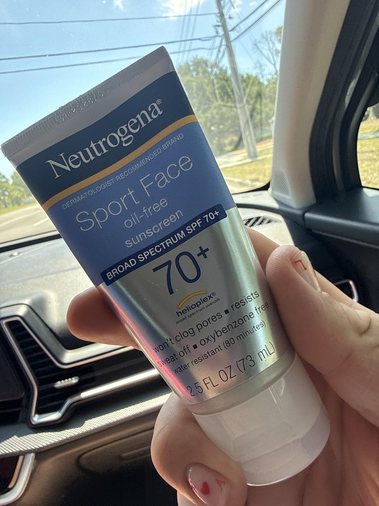 Neutrogena Sport Face Sunscreen SPF 70+, Oil-Free, Sweat & Water-Resistant, Broad-Spectrum UVA/UVB customer photo 1