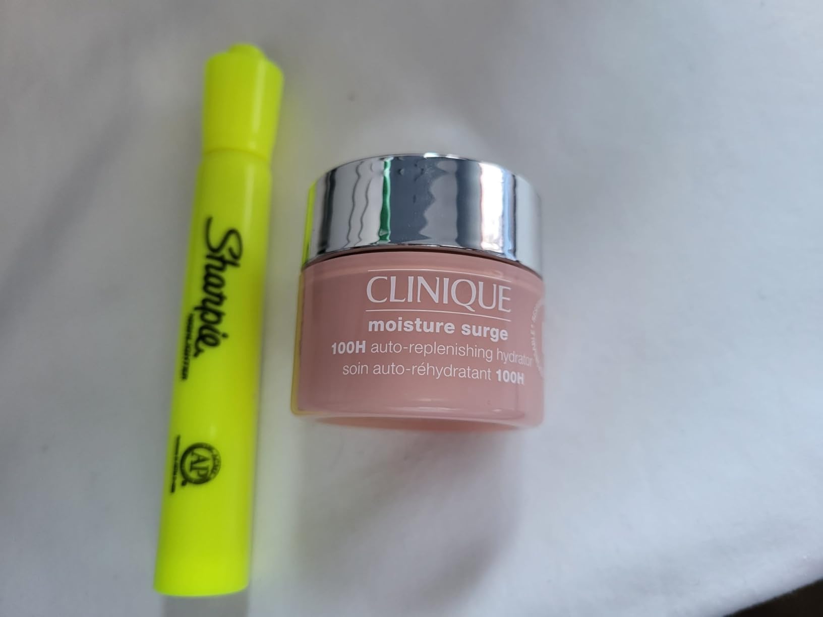 Clinique Moisture Surge 100H Auto-Replenishing Hydrator Oil Free Face Moisturizer with Hyaluronic Acid, Aloe Bioferment and Vitamins C + E customer photo 2