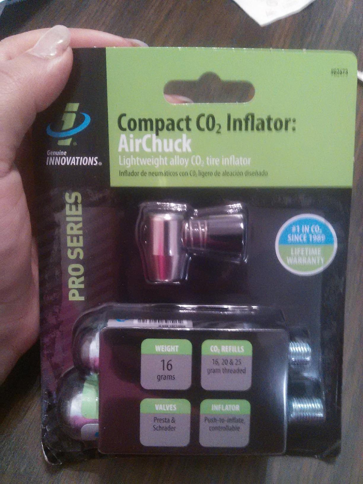 Genuine Innovations G2673, AirChuck, Lightweight, Bicycle CO2 Inflator, weight 16g, Black customer photo 1