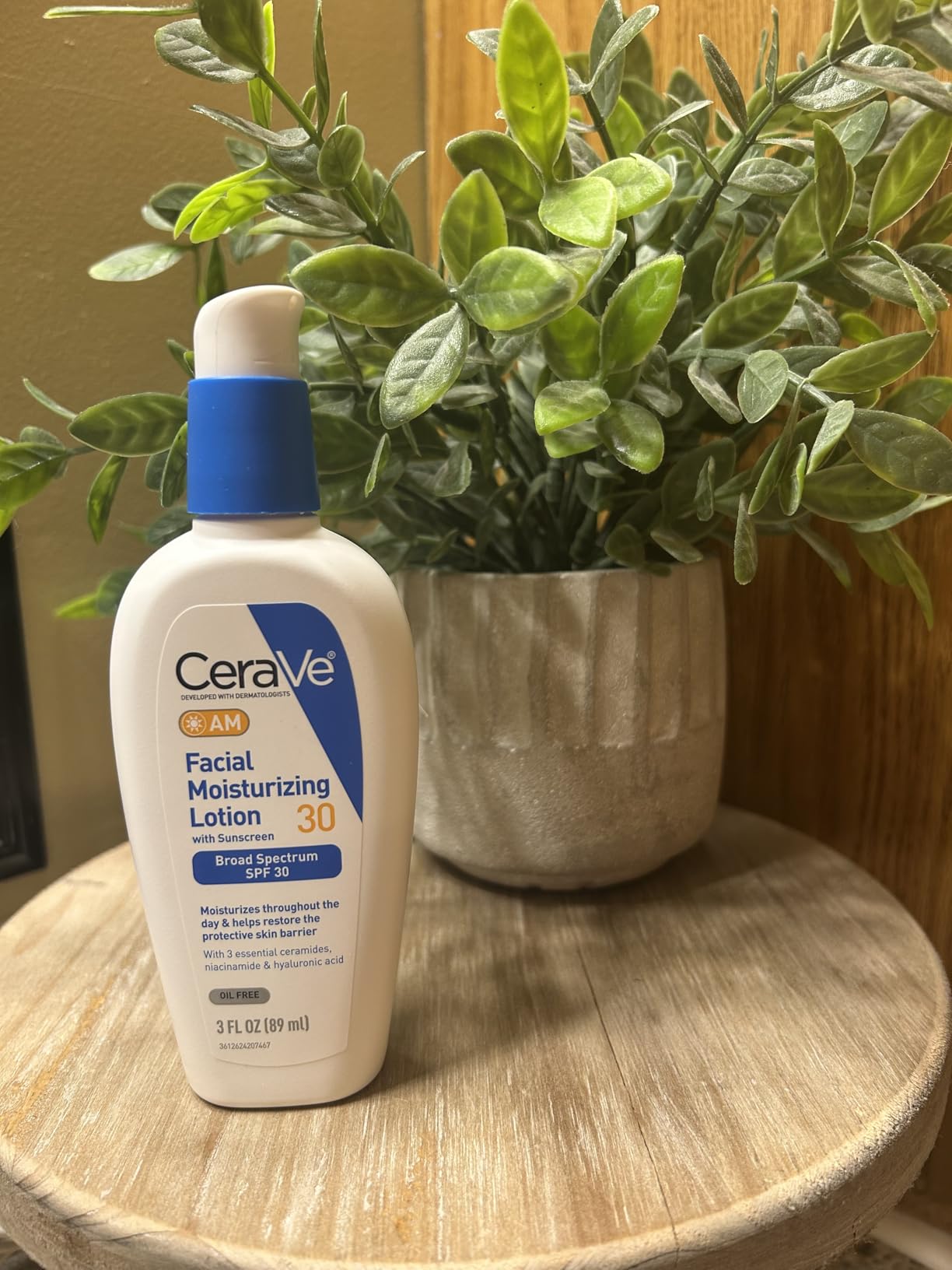 CeraVe AM Facial Moisturizing Lotion with SPF 30, Oil-Free Face Moisturizer with Hyaluronic Acid, Niacinamide & Ceramides customer photo 1