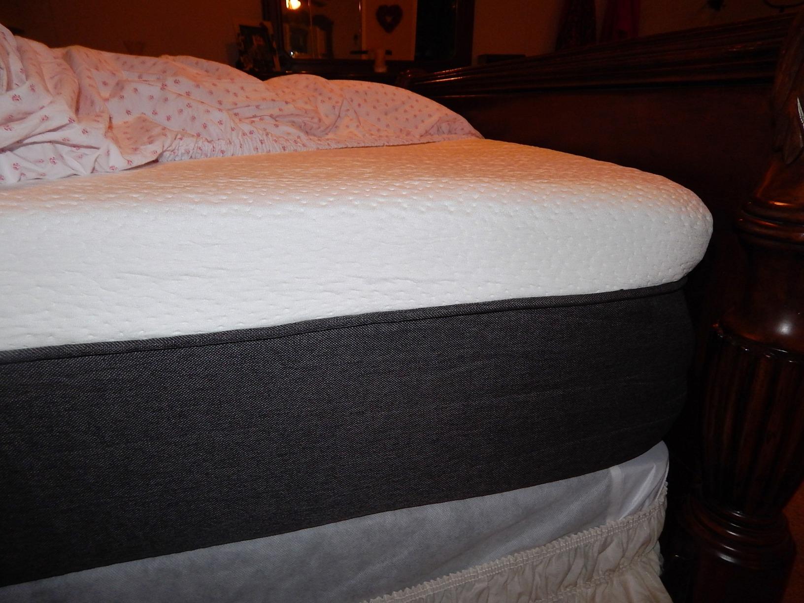 COOL GEL Memory Foam 12-Inch Mattress with Pillow, CertiPUR-US Certified, Mattress in a Box, Queen, White customer photo 2