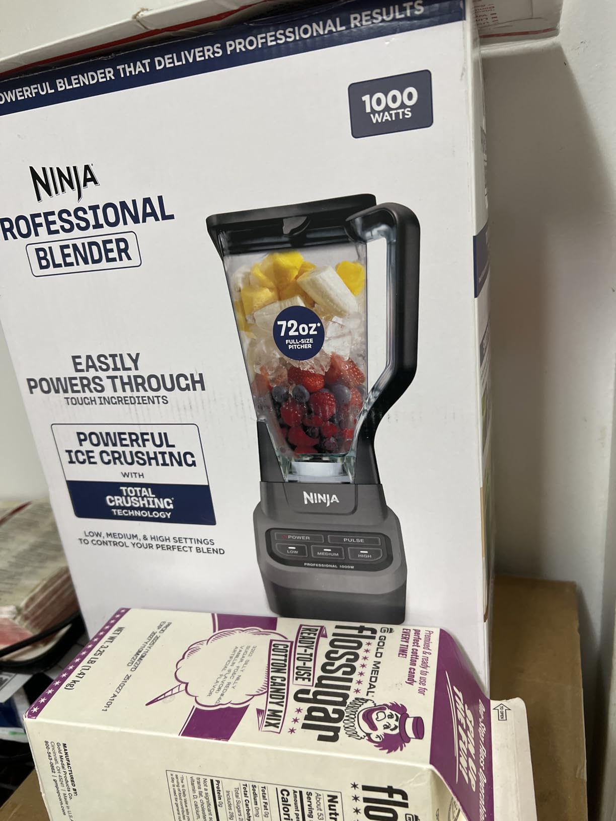 Ninja Professional Blender for Smoothie Blending, Drink Mixer, Grinder, Ice Crusher, Frozen Fruit Blending, 1000W Power, Total Crushing Technology, XL 72-oz. Pitcher, Black & Grey, BL610 customer photo 2