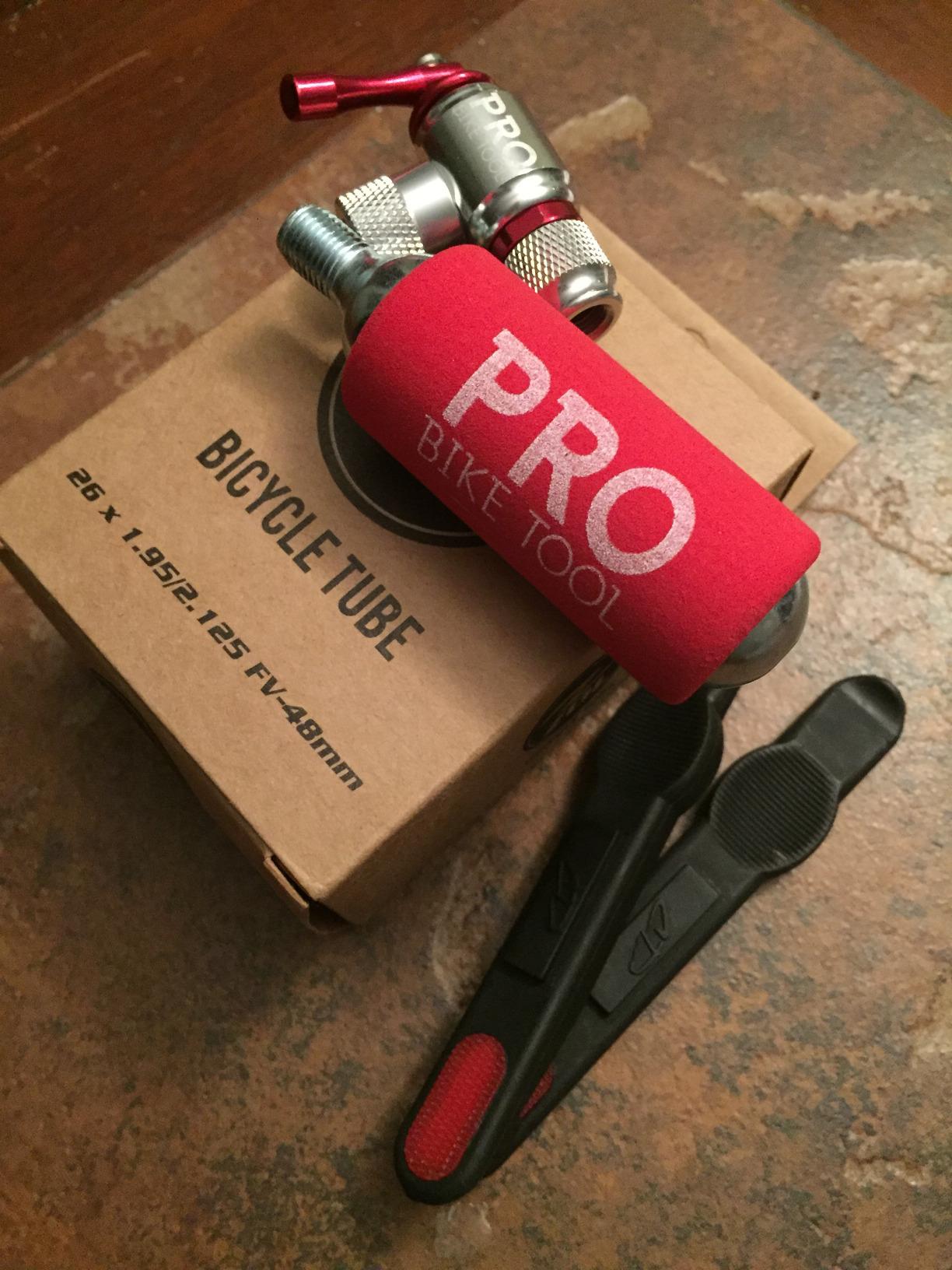 Pro Bike Tool CO2 Inflator Quick & Easy - Presta & Schrader Valve Compatible - Bicycle Tyre Pump for Road & Mountain Bikes - Insulated Sleeve - No CO2 Cartridges Included customer photo 1