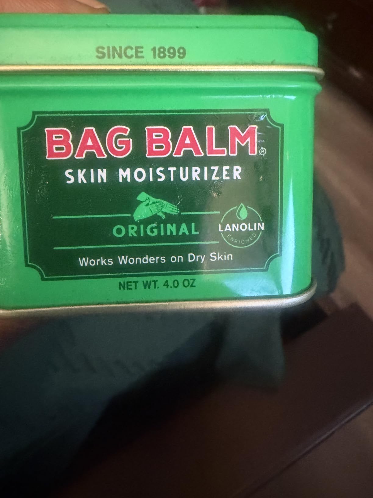 Bag Balm Vermont's Original Skin Moisturizer - Full Body Hydrating Skin Care: Dry Hands, Lips, Face, Feet & More - Unscented, Cruelty & Paraben Free - Day & Night, Men & Women (4oz Tin, Made in USA) customer photo 1