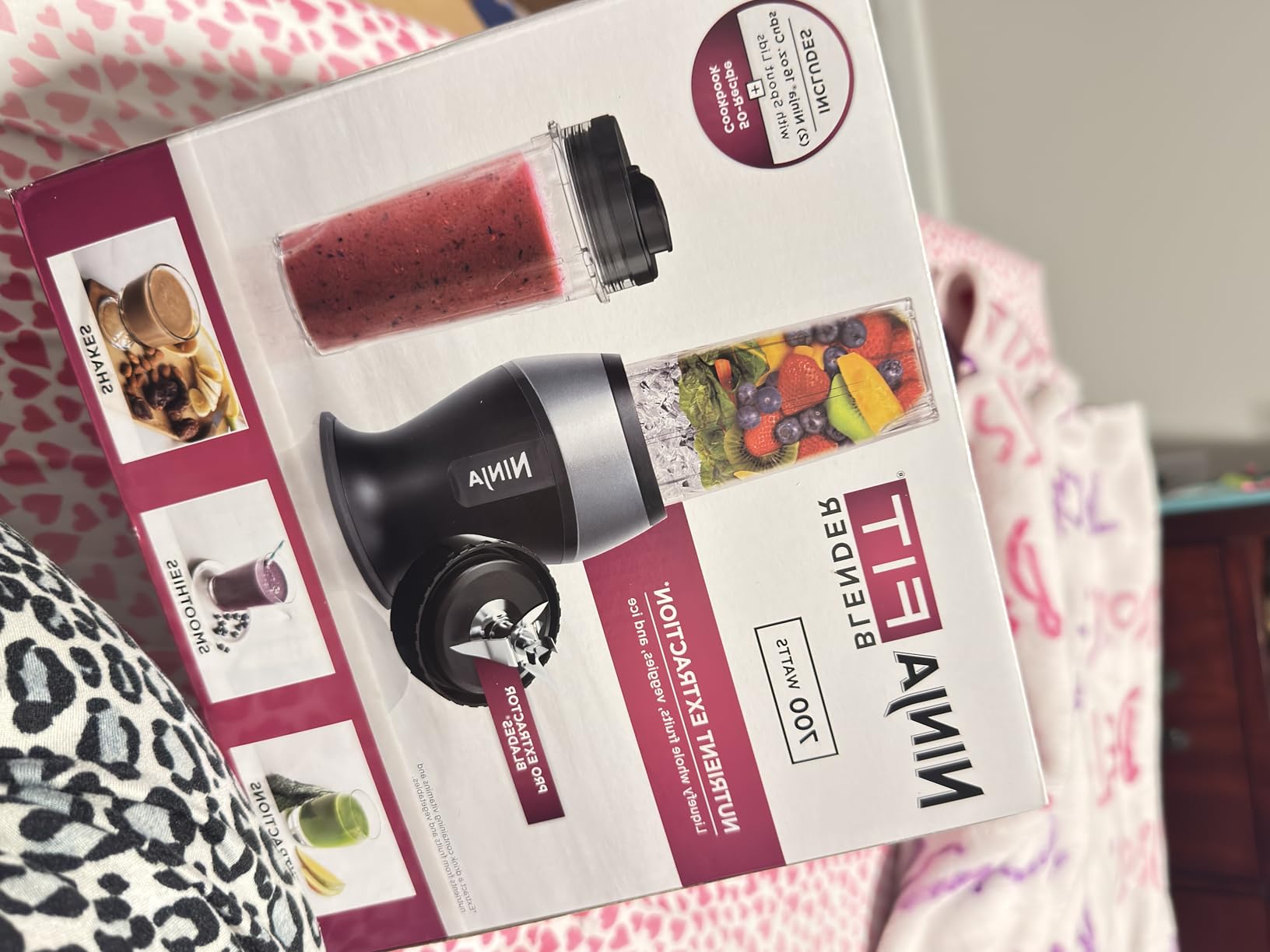 Ninja Fit Compact Personal Blender for Smoothies, Shakes & Frozen Drinks with (2) 16-oz. To-Go Cups with Spout Lids, 700-Watt Countertop, Black, QB3001SS customer photo 2