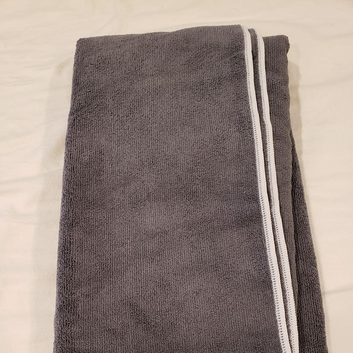 Youphoria Yoga Microfiber Non-Slip Towel - Hot Yoga Mat Towel for Enhanced Grip and Sweat Absorption customer photo 1
