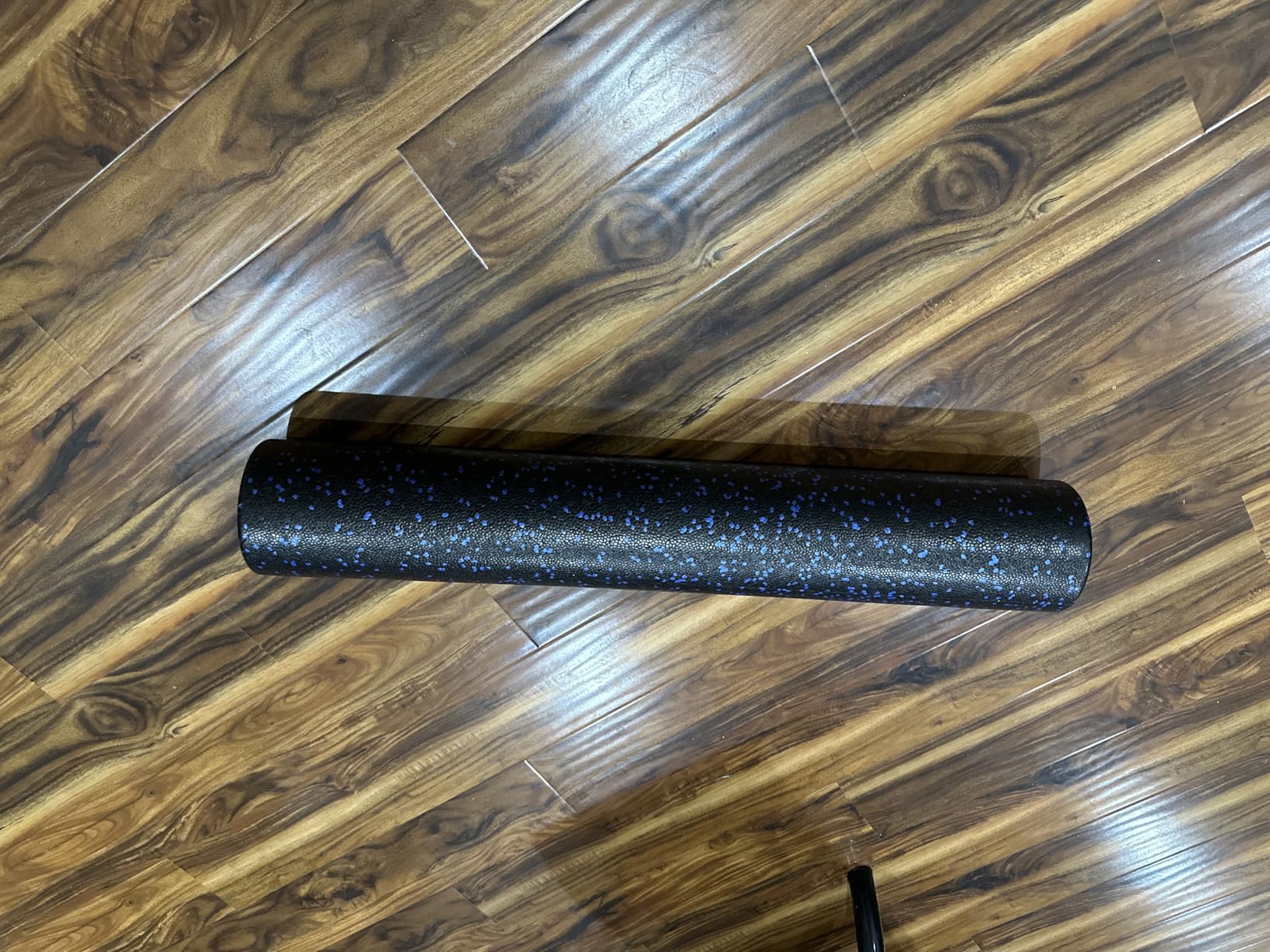 Amazon Basics High Density Foam Roller for Exercise and Recovery, 36 Inches, Blue Speckled customer photo 1
