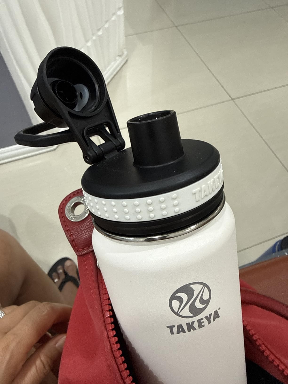 Takeya Originals 32 oz Vacuum Insulated Stainless Steel Water Bottle - Leakproof & BPA-Free Spout Lid - Keeps Drinks Cold 24 Hrs/Hot 12 Hrs - Double-Wall Design - Ideal for Active Lifestyles, Navy customer photo 2