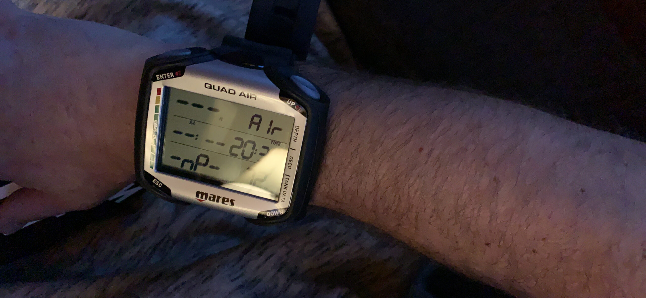 MARES Quad Air Smart Wrist Underwater Scuba Diving Computer, Black (414169-BKBK) customer photo 1