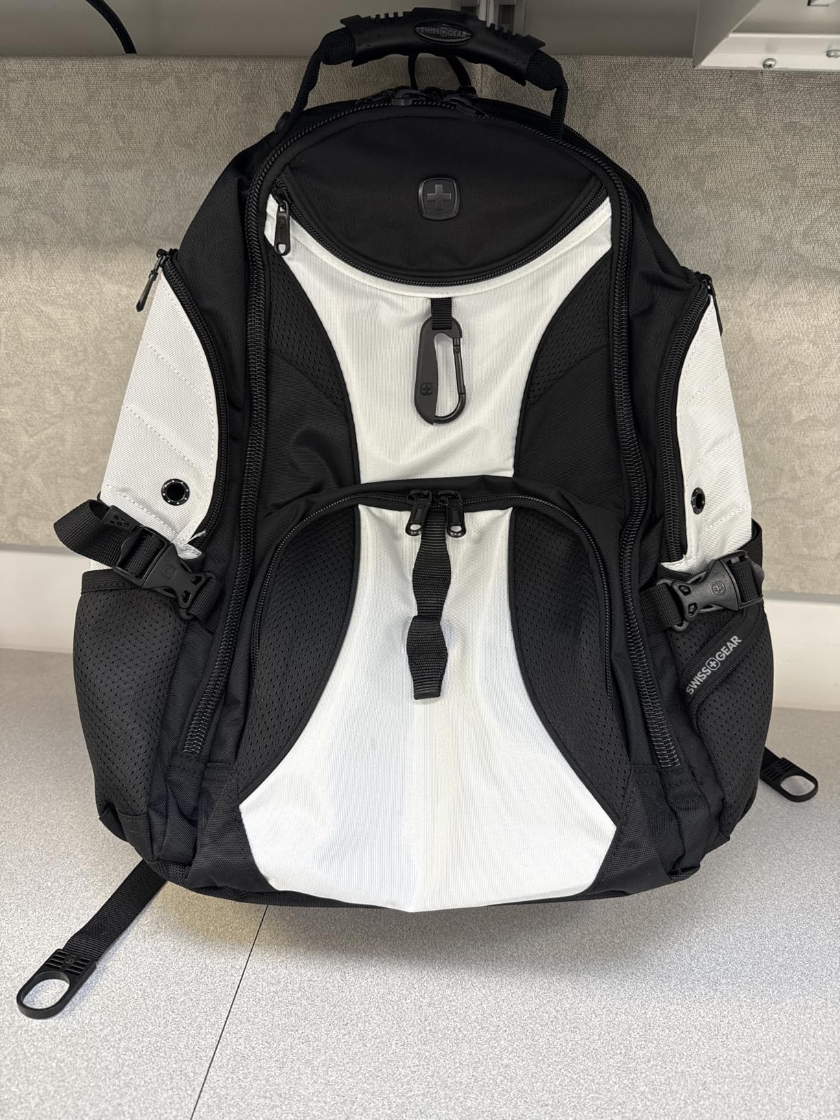 SWISSGEAR 1900 ScanSmart TSA Laptop Backpack Fits 17 Inch Laptop with RFID Protection and Tablet Pocket, Black/Black, 19-Inch customer photo 1