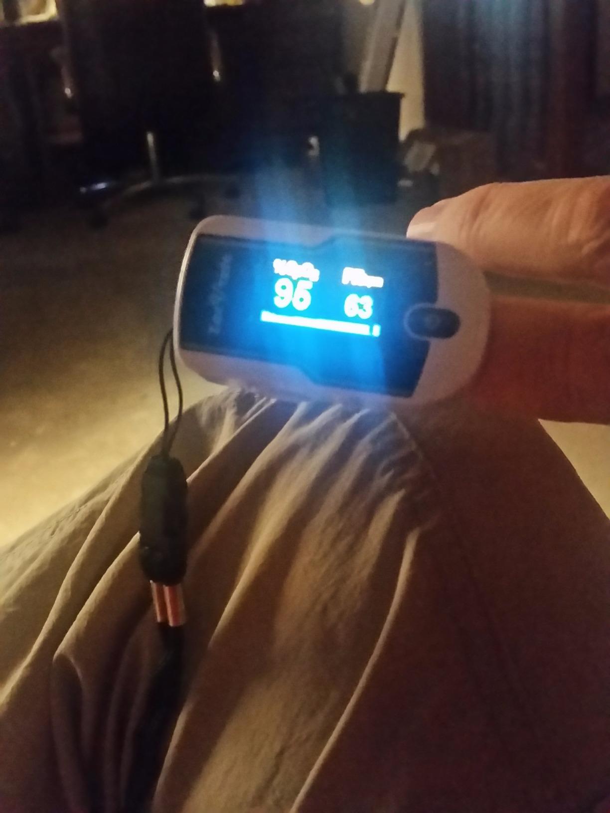 Zacurate 500E-B Wireless Bluetooth Fingertip Blood Pulse Oximeter Monitor with FREE App, SpO2, Heart Rate, Plethysmograph, and Perfusion Index Finger Oxygen Sensor Meter customer photo 2