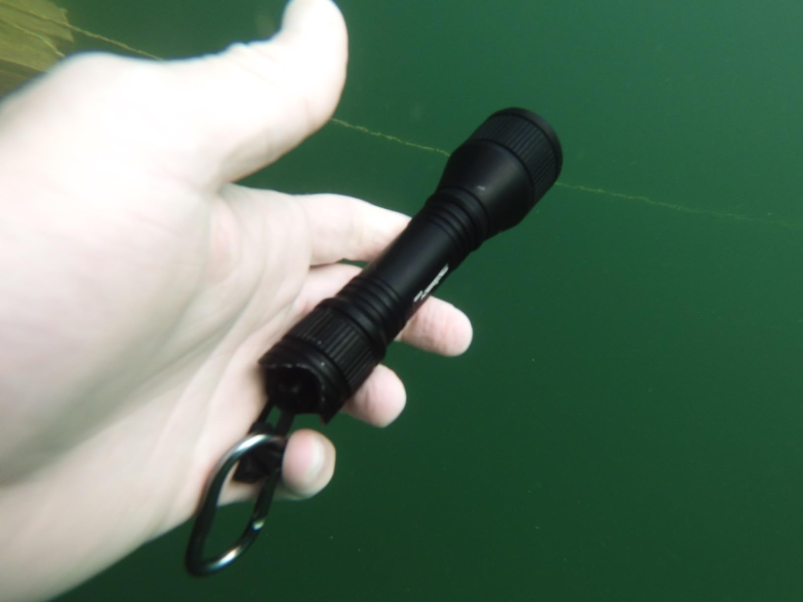 ORCATORCH D550 Dive Light 1000 Lumens Scuba Diving Flashlight 3 Modes IP68 Waterproof Underwater Lights Night Dive Submarine Torch with Wrist Mount for Outdoor Exploration Under Water Sports customer photo 1