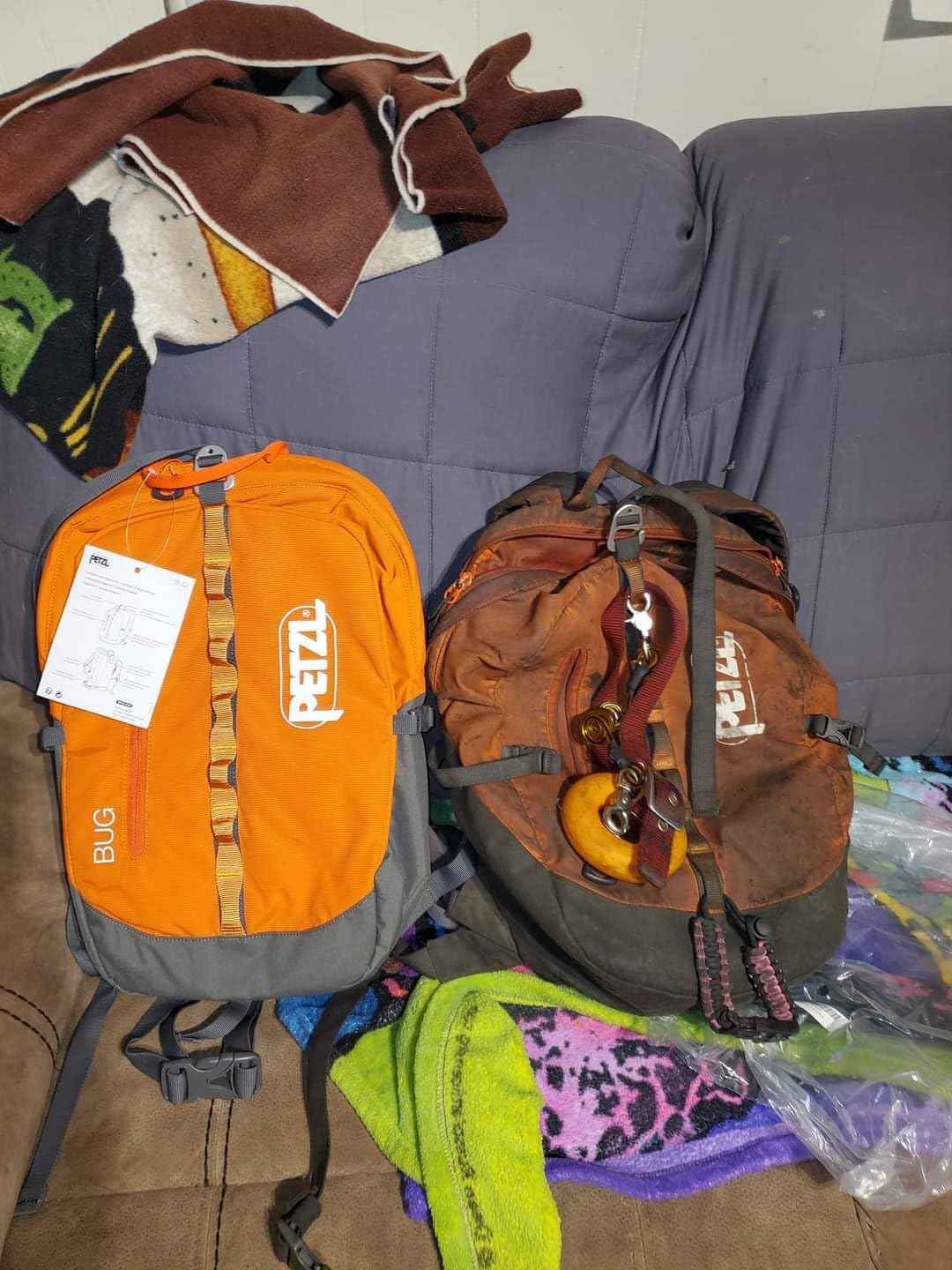PETZL BUG Backpack - Backpack for Single-Day Multi-Pitch Climbing - Red/Orange - 18L customer photo 2