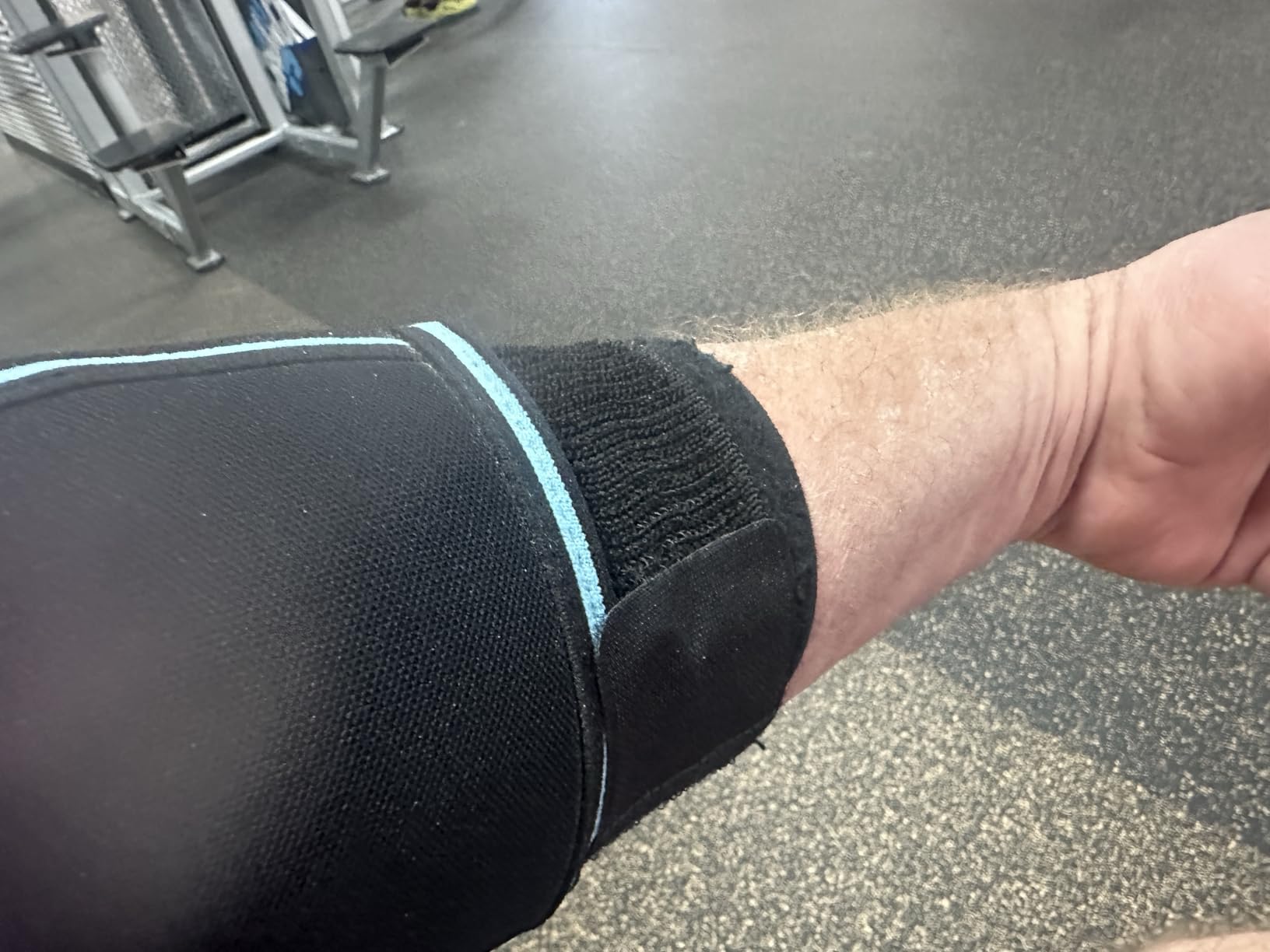 Elbow Sleeves 5mm (1 Pair) - High Performance Elbow Sleeve Support for Weightlifting, Weight Training & Powerlifting - Best Compression Straps - for Men and Women (Medium, Black/Black) customer photo 1