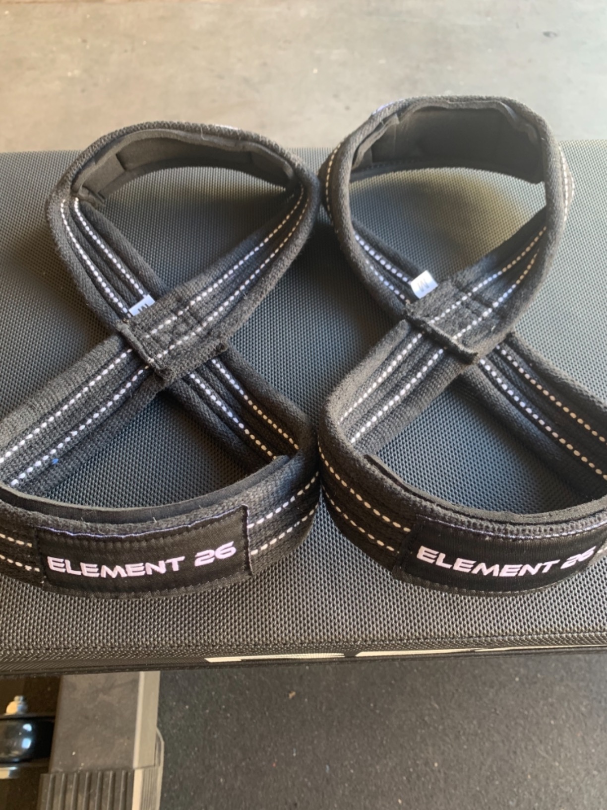 Element 26 Padded Figure 8 Lifting Straps - Weightlifting Straps - Figure 8 Straps - Wrist Straps for Men, Women, Weight Lifting, Deadlifts - Deadlifting Straps customer photo 1