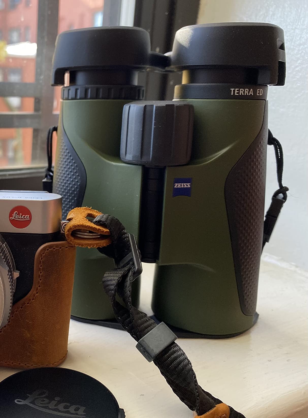 ZEISS Terra ED Binoculars 10x42 Waterproof, and Fast Focusing with Coated Glass for Optimal Clarity in All Weather Conditions for Bird Watching, Hunting, Sightseeing, Green customer photo 1