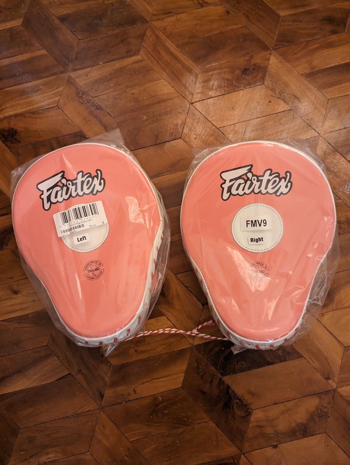 Fairtex FMV9 Contoured Focus Mitts - Striking Accuracy & Protection for Boxing, Muay Thai, Kickboxing customer photo 1