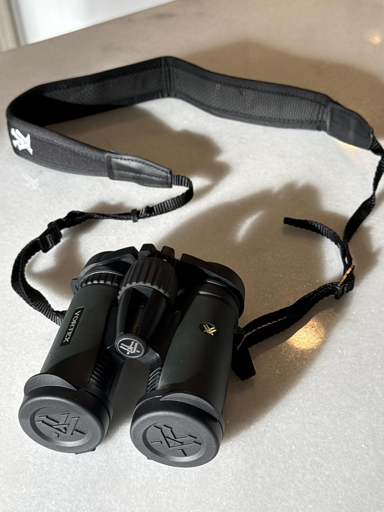 Vortex Optics Diamondback HD 8x28 Binoculars - HD Optical System, Non-slip Grip, Waterproof, Fogproof, Shockproof, Included Carry Case customer photo 1