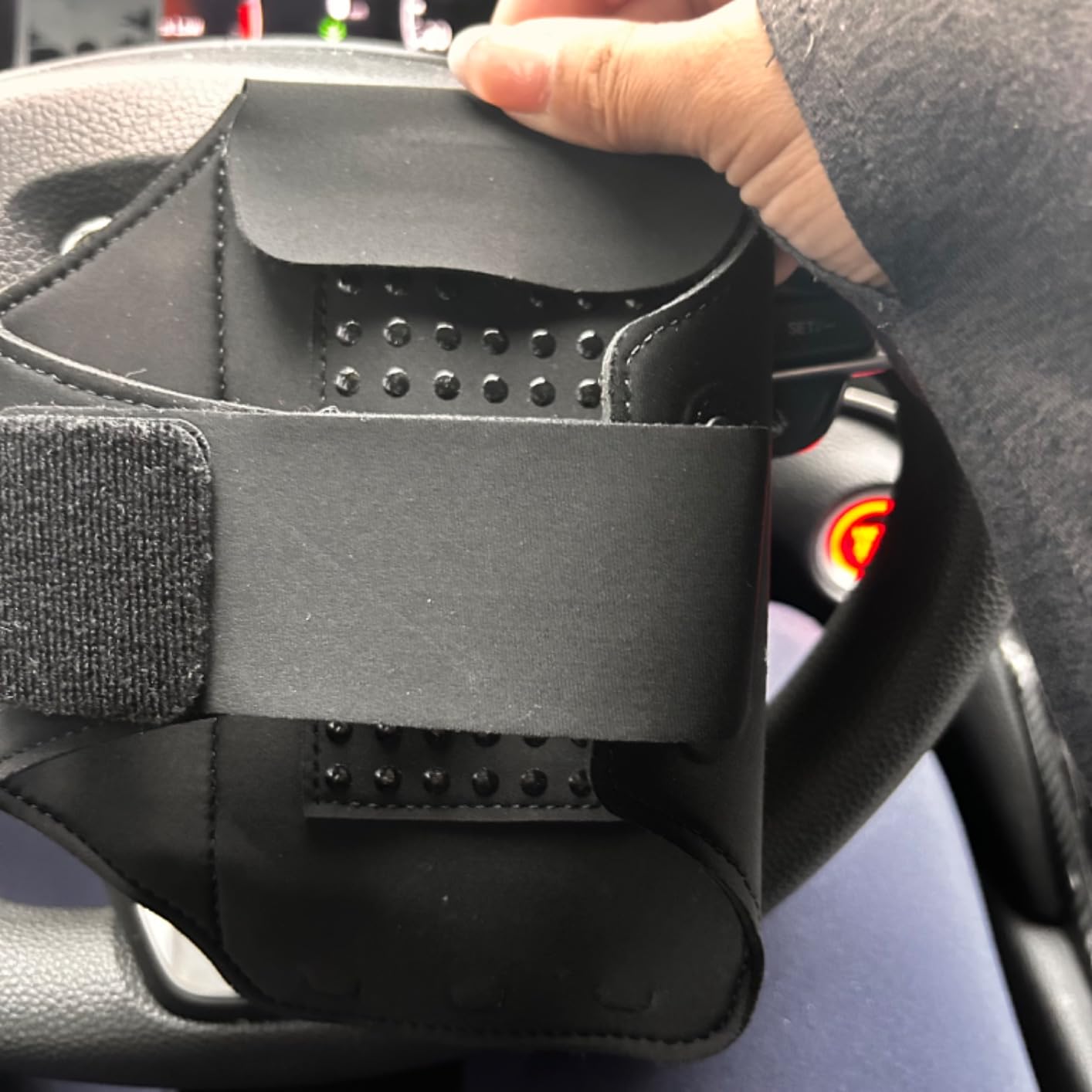 Running Armband with Earphone Bag Cell Phone Armband for iPhone 17 16 15 Pro 14 Plus 13 11 XR, Galaxy S24/S10 Water Resistant Sports Phone Holder Case & Zipper Slot Car Key Holder for 6.7 inch Phone customer photo 1