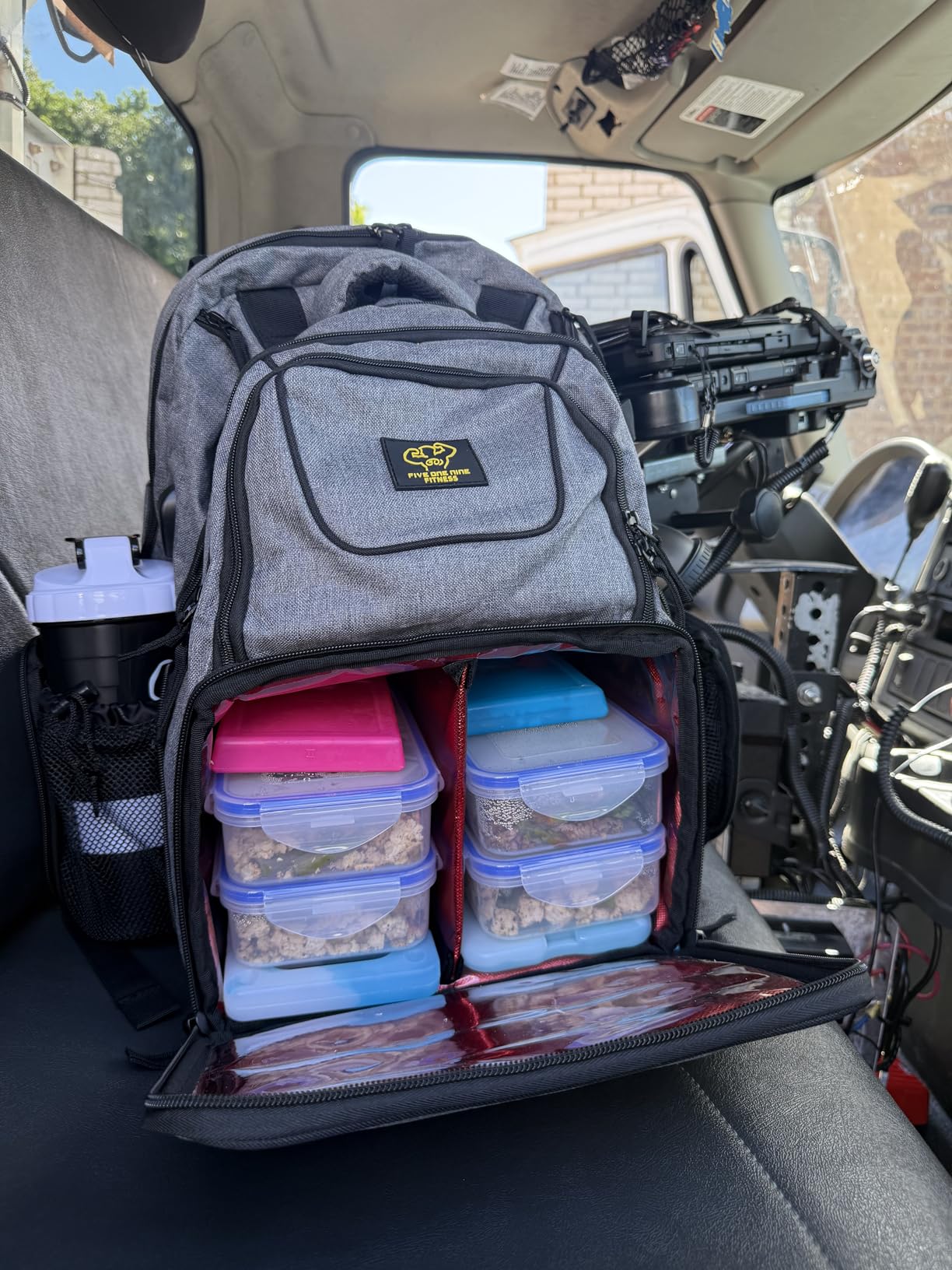 519 Fitness [Professional Series] 6-Meal Prep Backpack - Sleek Urban Design for Professionals & Athletes - Fits 17-Inch Laptop - Includes 6 BPA-Free Containers & 2 Ice Packs (Cool Grey) customer photo 1