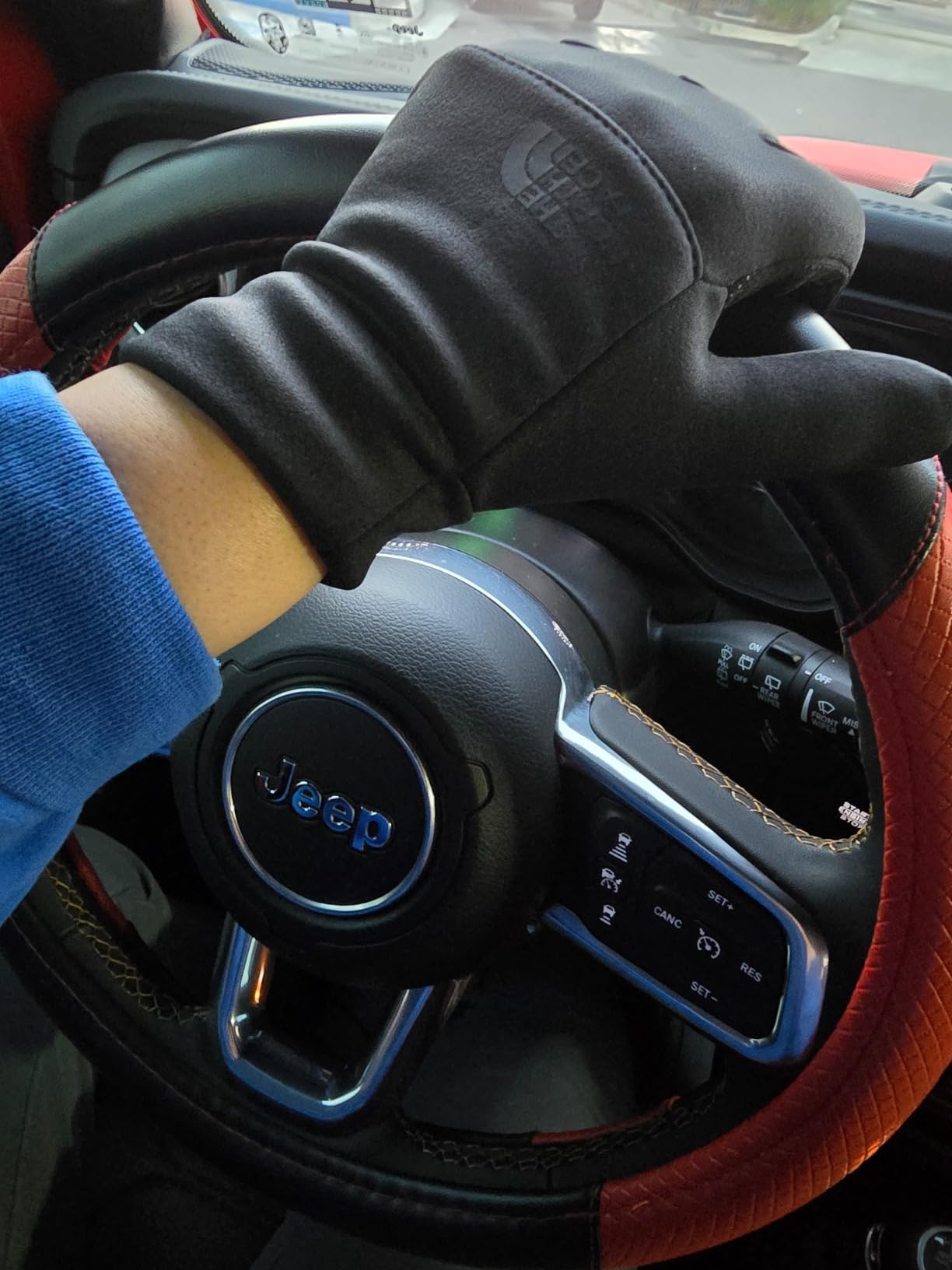THE NORTH FACE Women's Etip Recycled Glove | Touchscreen Compatible Winter Running Gloves With Silicone Grippers customer photo 2