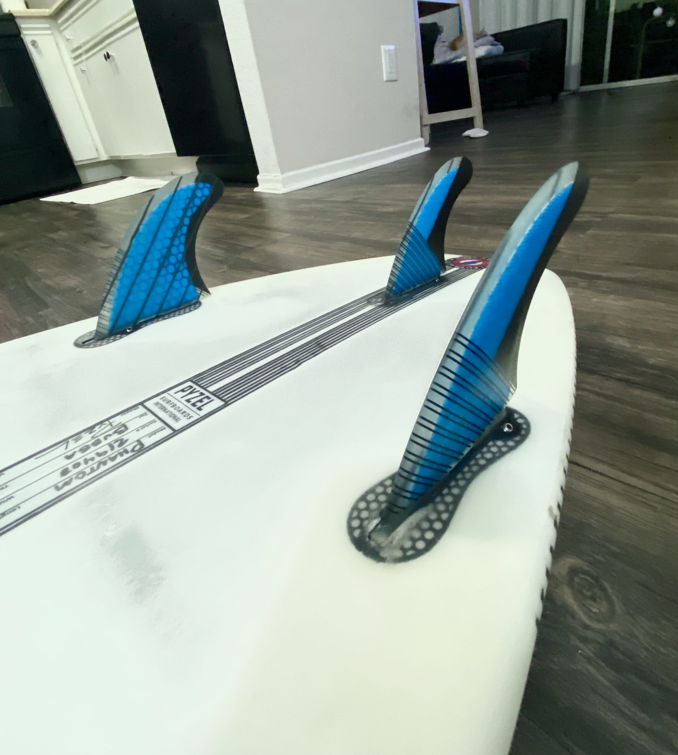 TOPWAYS Fiberglass+Honeycomb Surfboard Fin (3) Glass Flex Thruster Surf Fin Set (Double Tabs II Plug Style G5 Size) - Tri Fin Thruster Set Surfboard fins G5 M Size Surfing fins (Blue) customer photo 1