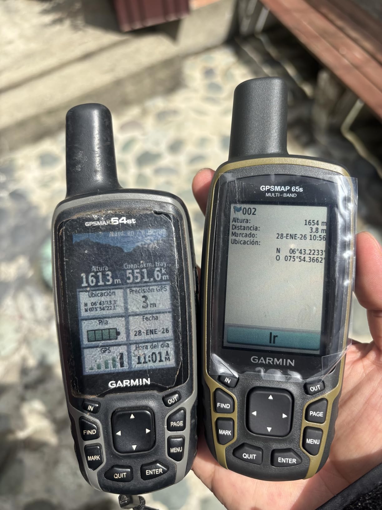 Garmin GPSMAP 65s, Button-Operated Handheld with Altimeter and Compass, Expanded Satellite Support and Multi-Band Technology, 2.6