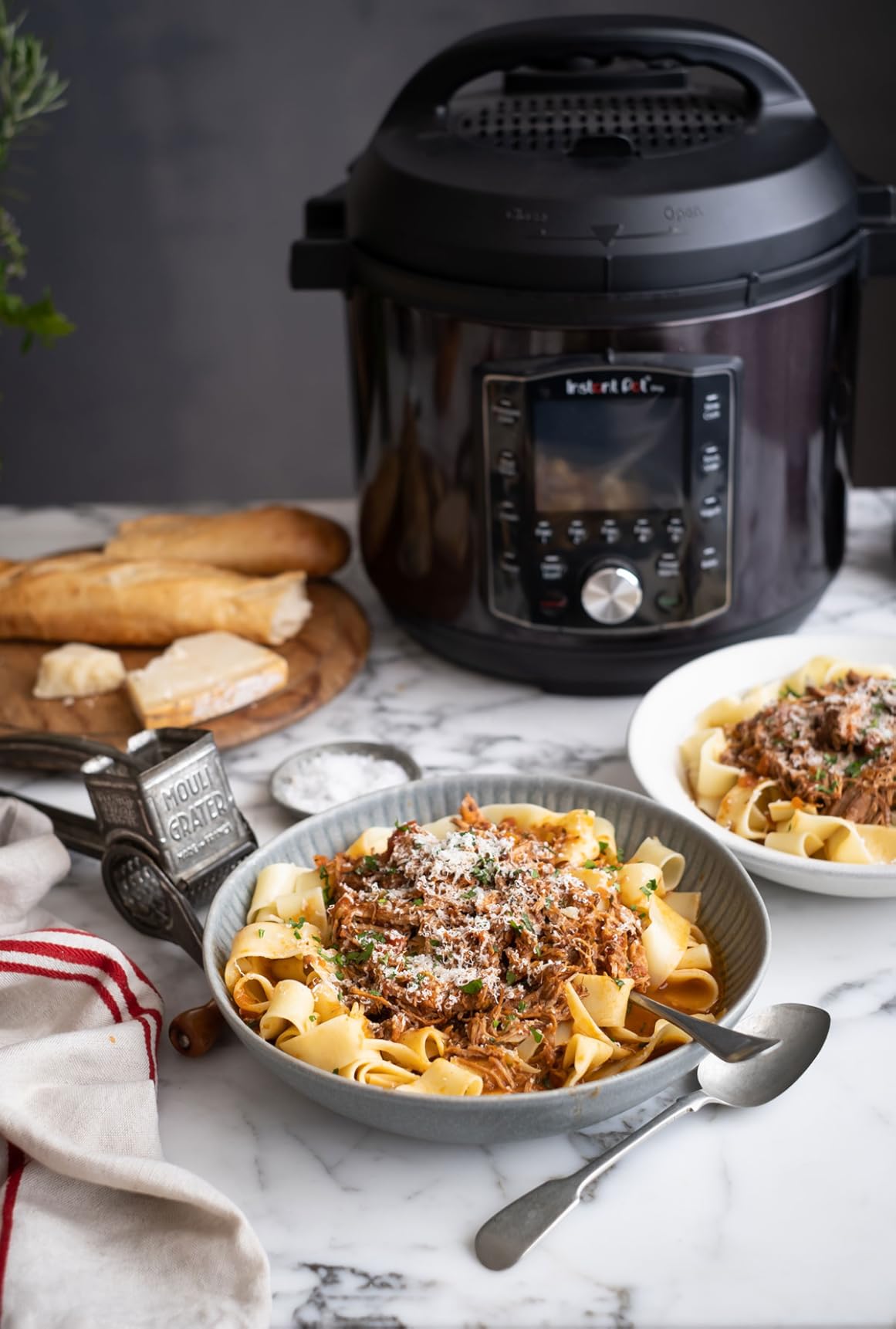 Instant Pot Pro (8 QT) 10-in-1 Pressure Cooker, Slow Cooker, Rice/Grain Cooker, Steamer, Saute, Sous Vide, Yogurt Maker, Sterilizer, and Warmer, Includes App with Over 800 Recipes, Black customer photo 1