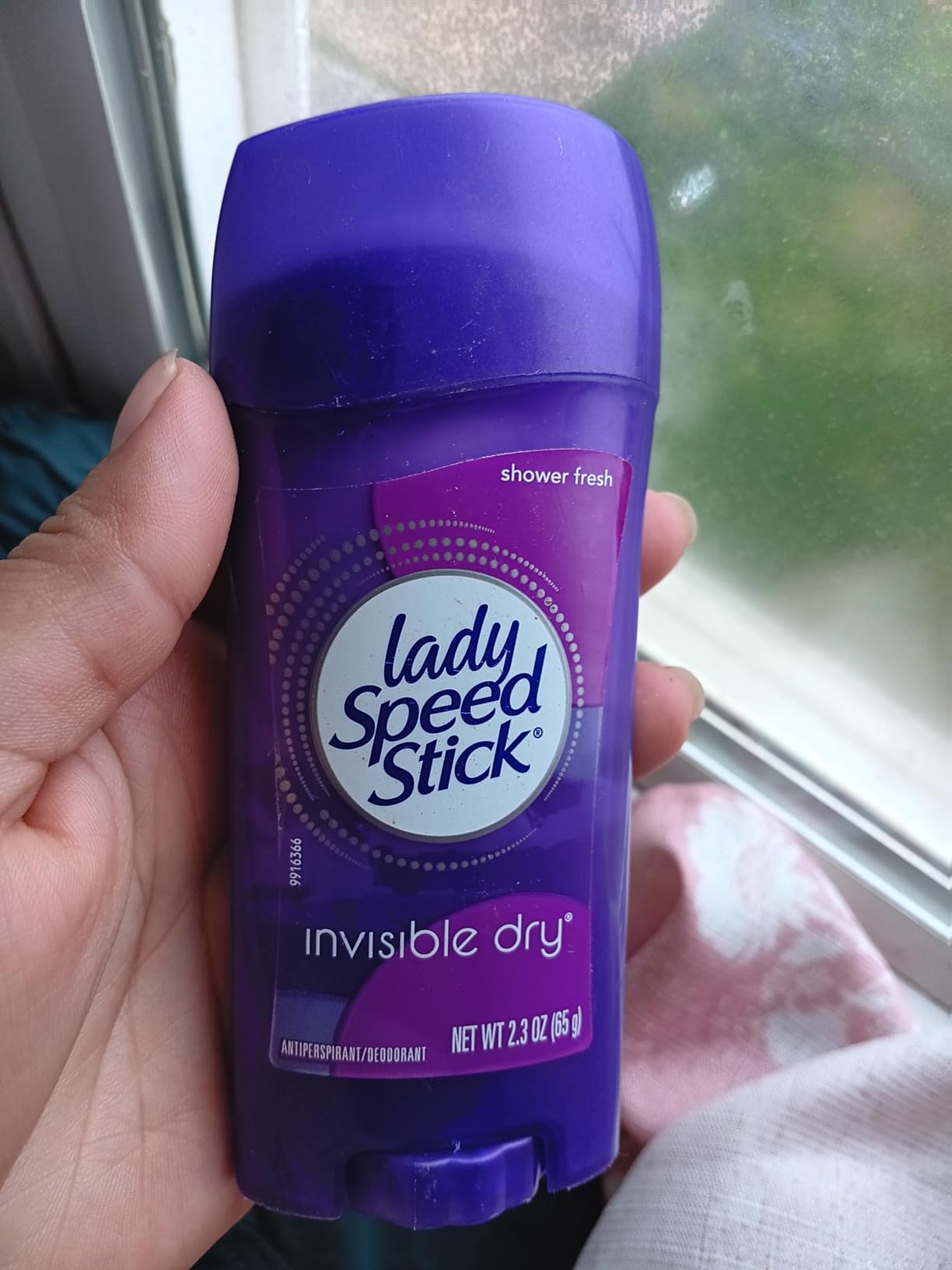 Lady Speed Stick Antiperspirant Deodorant for Women, 72 HR Sweat & Odor Protection, Invisible Dry, Shower Fresh Scent, 2.3 oz Stick (4 Pack) customer photo 1