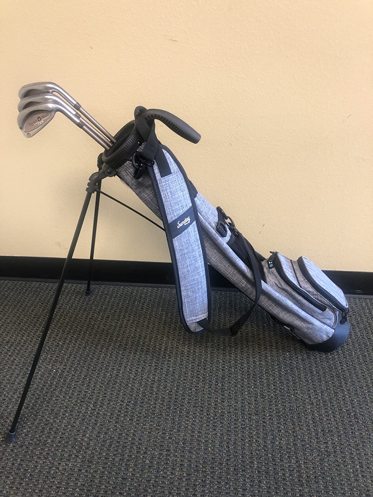 The Original Sunday Golf Loma Bag - Lightweight Golf Bag with Strap & Stand, Easy to Carry Pitch n Putt Stand Bag for Driving Range, Par 3 & Executive Courses, 31 Inches customer photo 2