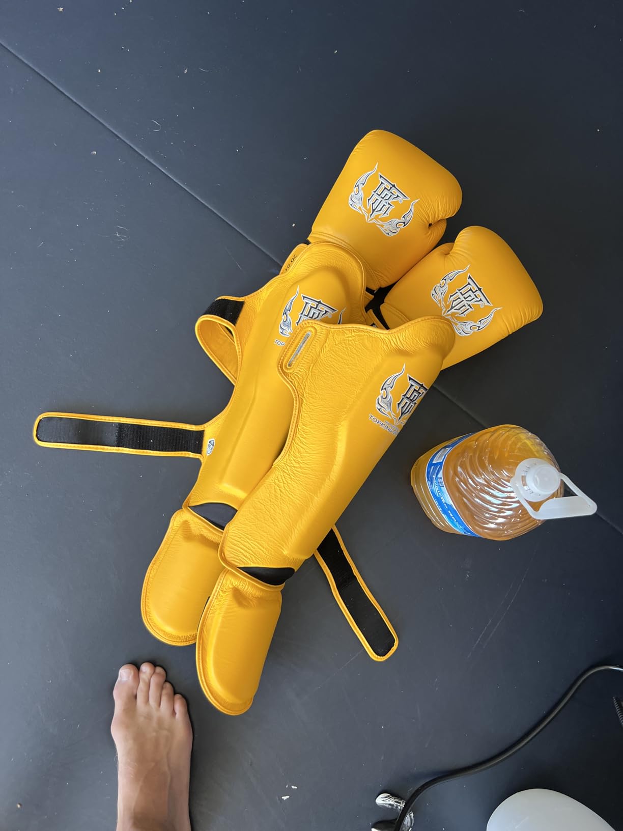 Top King Super Air Breathable Leather Muay Thai Boxing Gloves for Training or Sparring customer photo 2