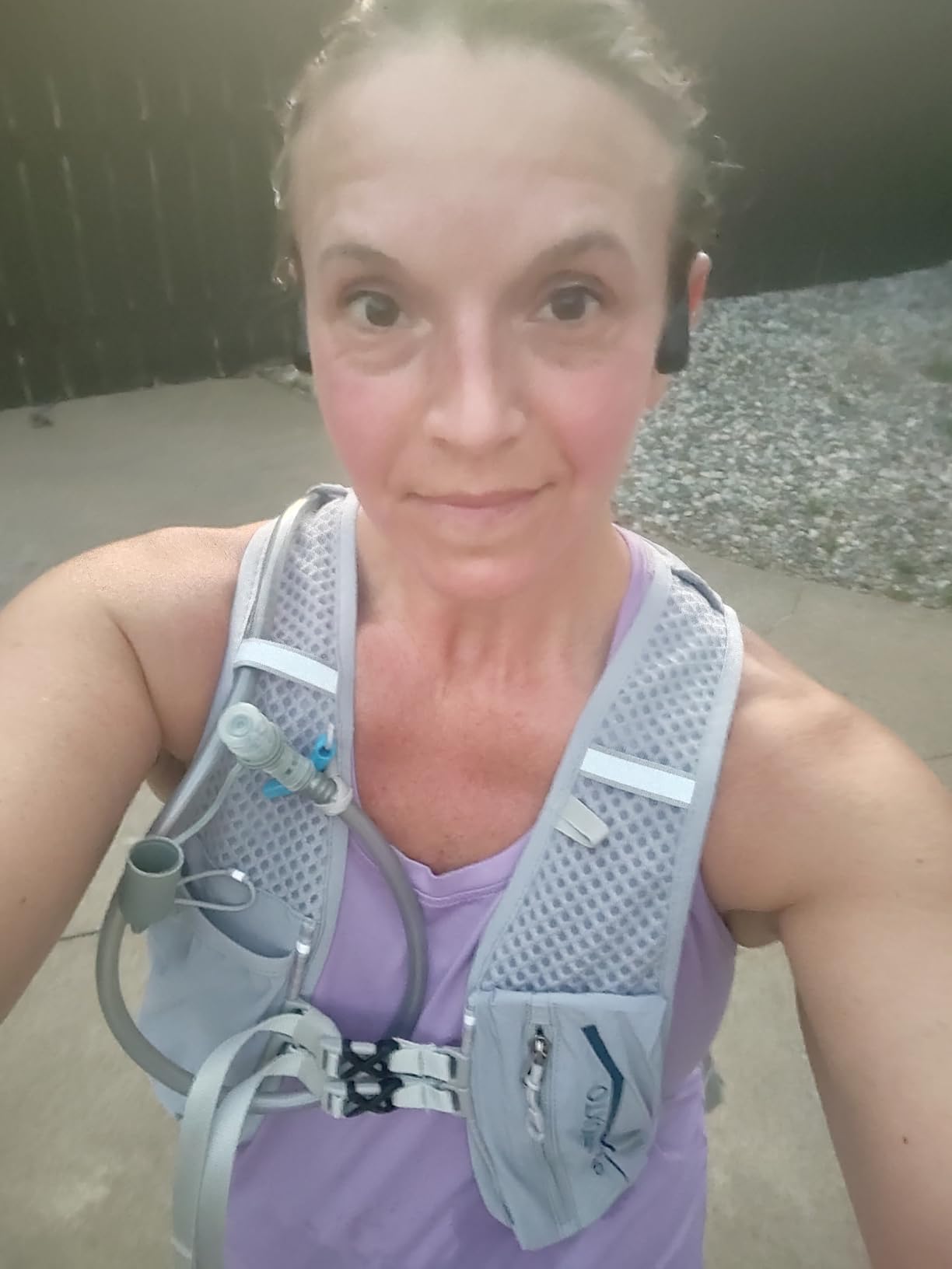 INOXTO Running Hydration Vest Backpack, Lightweight Insulated Pack with 1.5L Water Bladder customer photo 2