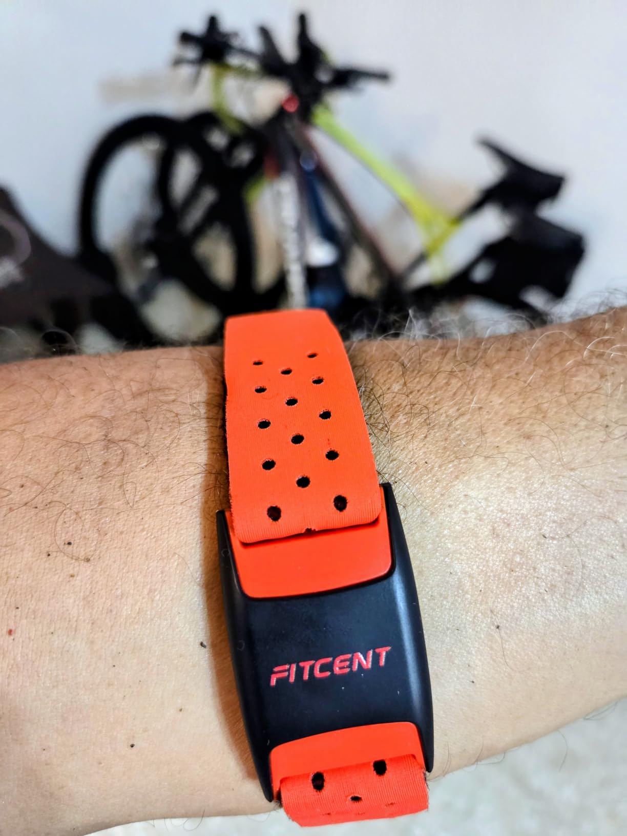 FITCENT Heart Rate Monitor Armband, Bluetooth ANT+ Optical Heart Rate Sensor Arm Band, Rechargeable Fitness Tracker for Peloton Strava Zwift Polar Beat DDP Yoga Wahoo Fitness (Red) customer photo 1