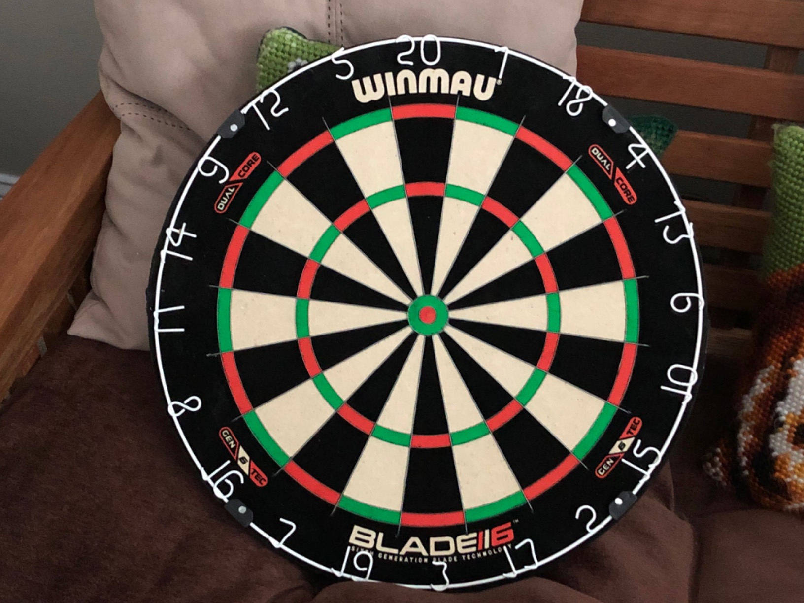 WINMAU Blade 6 Dual Core Dartboard - Professional Steel Tip Dart Board - PDC Endorsed, Official Tournament Specifications - Ultra-Thin Wiring for Reduced Bounce-Outs customer photo 2