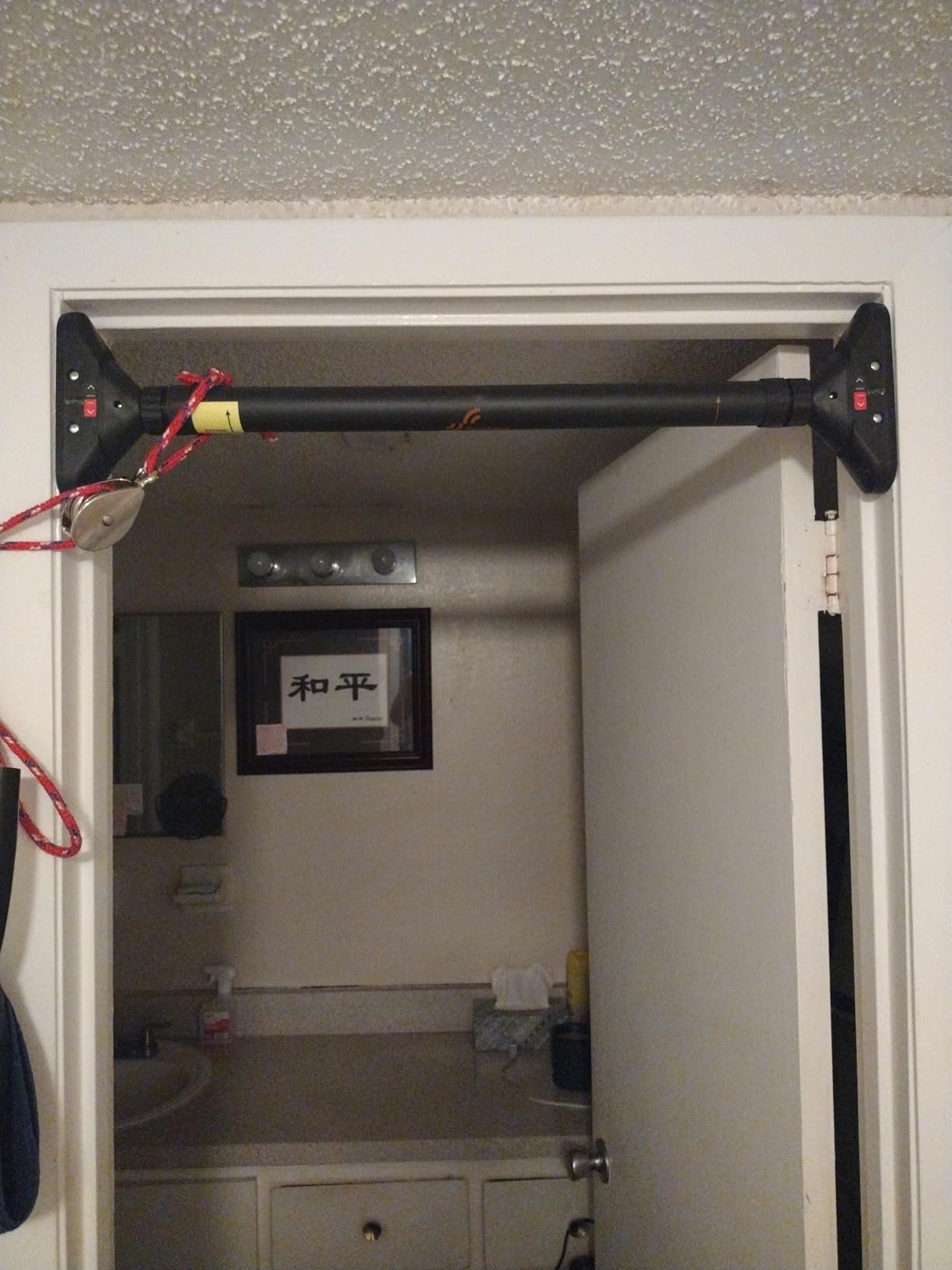 Sportneer Pull Up Bar: Adjustable 29.5''-37''(75-94cm) Width Locking Mechanism Pull up Bar for Doorway - Max Load 440lbs for Home Gym Upper Body Workout, Non-slip customer photo 2