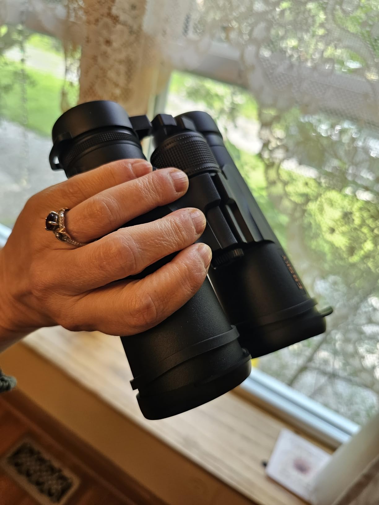 Gosky 10X42 HD Binoculars for Adults with Phone Adapter, High Power Binoculars with BAK4 Prism and FMC Lens, Waterproof Binocular for Bird Watching Hunting Traveling Outdoor Sports customer photo 1