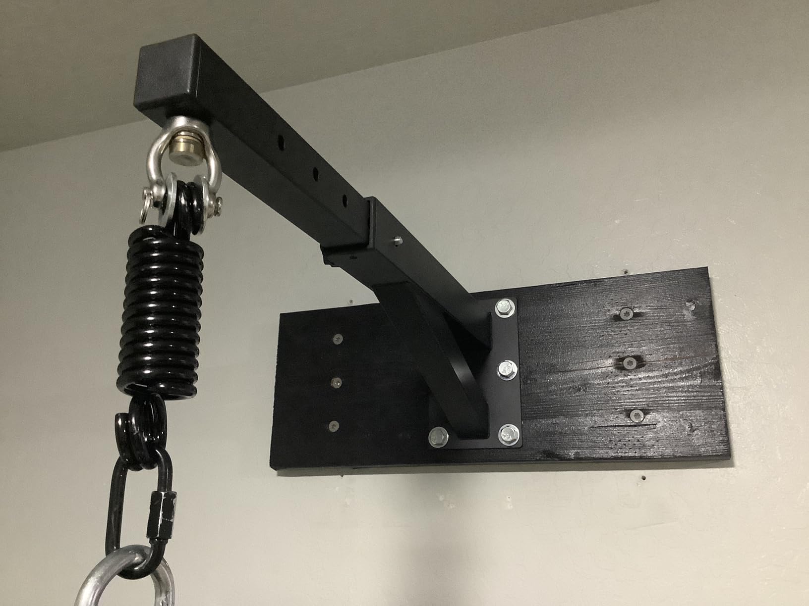 BeneLabel Wall Mount Heavy Bag Hanger, Heavy Duty Punching Bag Stand, Boxing Bag Bracket for Home Gym Indoor Outdoor, 800 LB Capacity customer photo 1