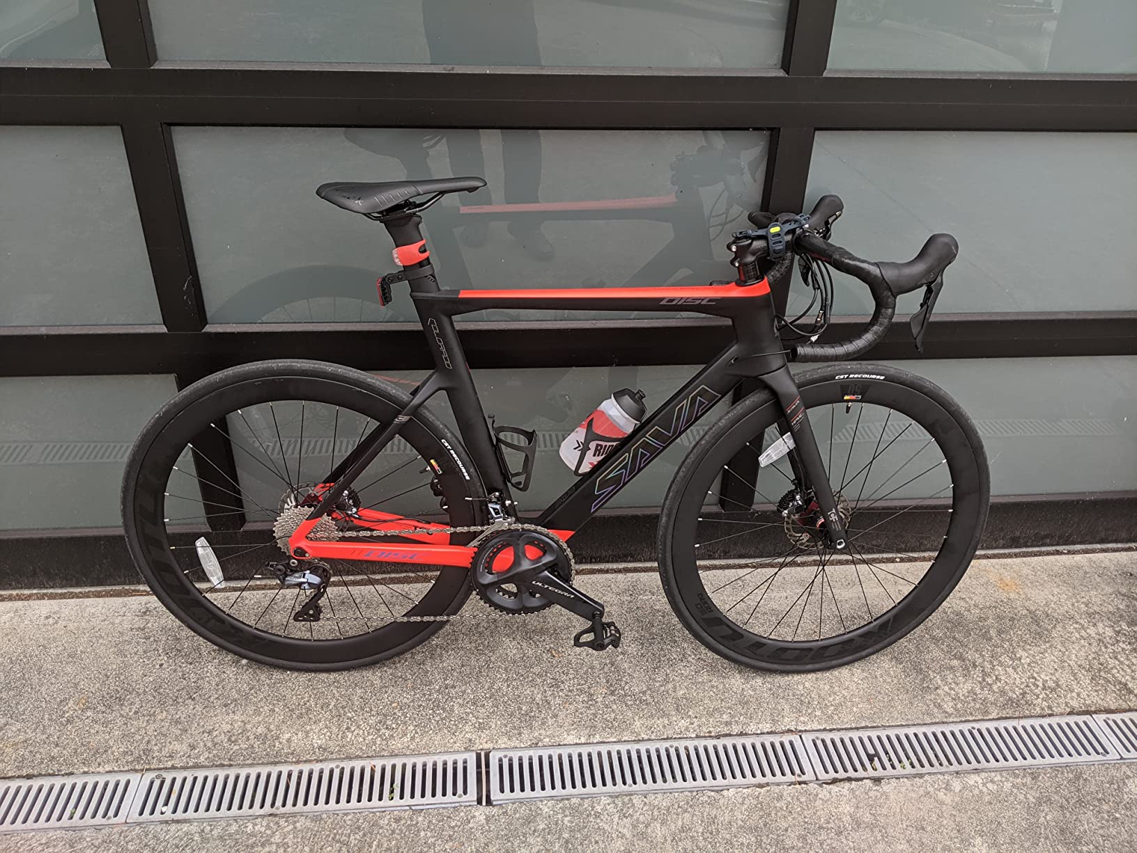 SAVADECK Carbon Disc Road Bike, T800 Carbon Frame Carbon Fork with Shimano SORA R3000 Derailleur, 18 Speed Disc Brake Road Bike customer photo 3