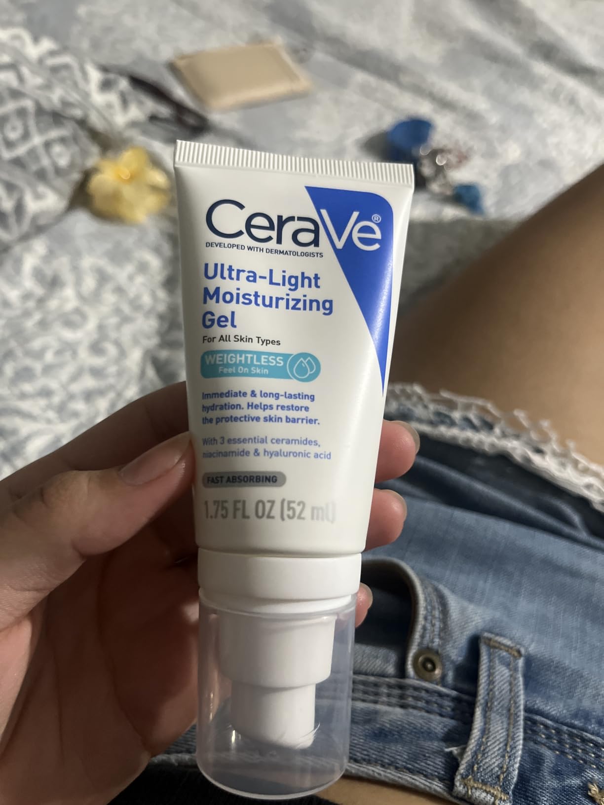 CeraVe Ultra-Light Moisturizing Gel, Hydrating Gel Face Moisturizer For Men & For Women with Ceramides, Niacinamide, Hyaluronic Acid, Fragrance Free, Oil-Free, Mattifying Moisturizer, 1.75 FL Oz customer photo 1