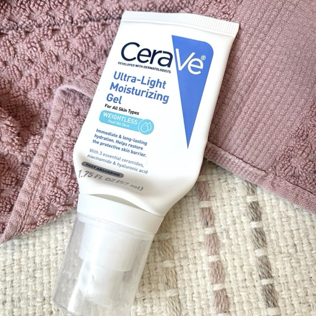 CeraVe Ultra-Light Moisturizing Gel, Hydrating Gel Face Moisturizer For Men & For Women with Ceramides, Niacinamide, Hyaluronic Acid, Fragrance Free, Oil-Free, Mattifying Moisturizer, 1.75 FL Oz customer photo 2