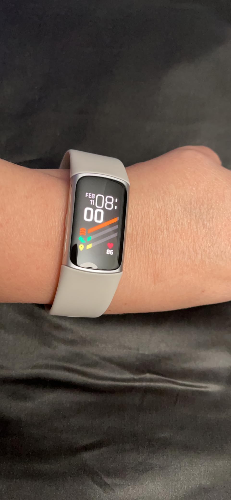 Fitbit Charge 6 Fitness Tracker with Google apps, Heart Rate on Exercise Equipment, 6-Months Premium Membership Included, GPS, Health Tools and More, Obsidian/Black, One Size (S & L Bands Included) customer photo 2