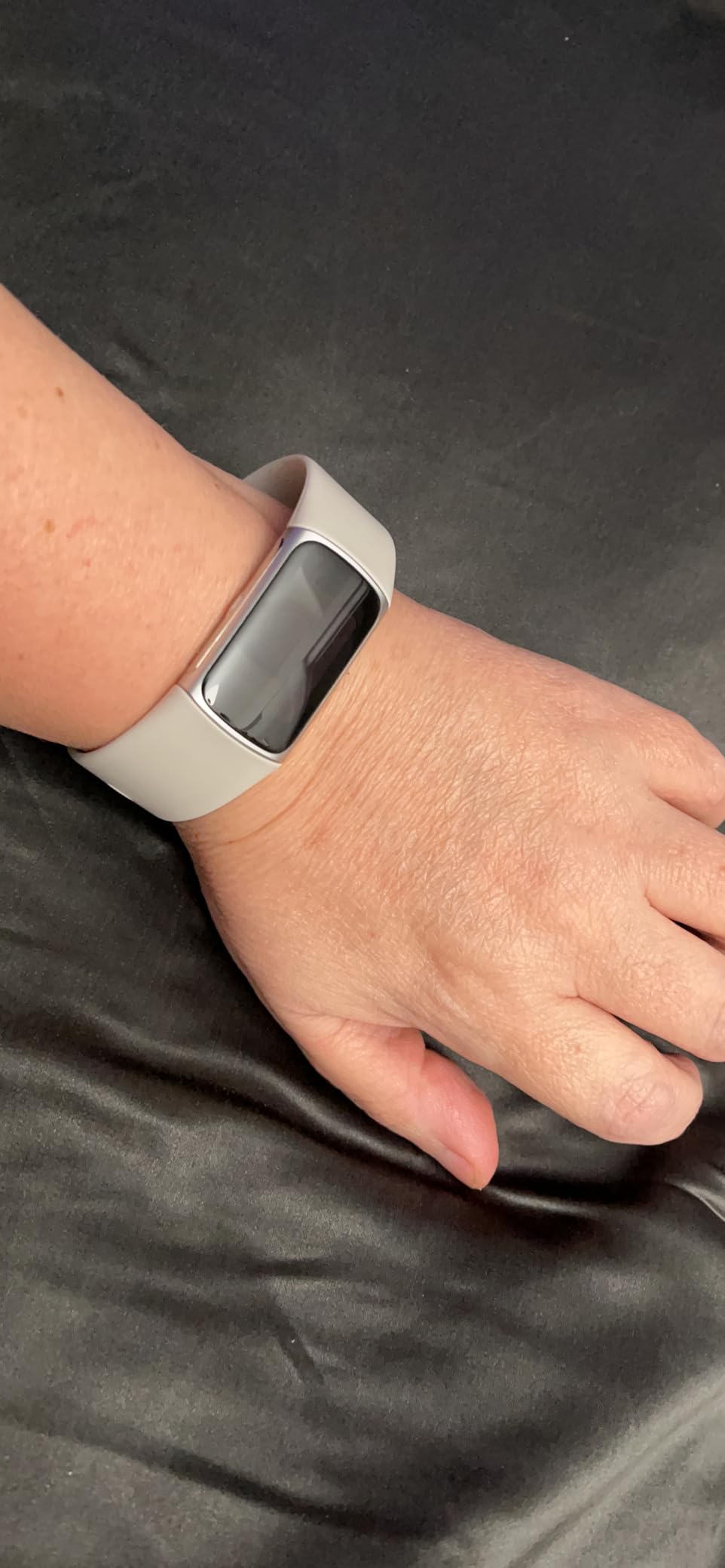 Fitbit Charge 6 Fitness Tracker with Google apps, Heart Rate on Exercise Equipment, 6-Months Premium Membership Included, GPS, Health Tools and More, Porcelain/Silver, One Size (S & L Bands Included) customer photo 1