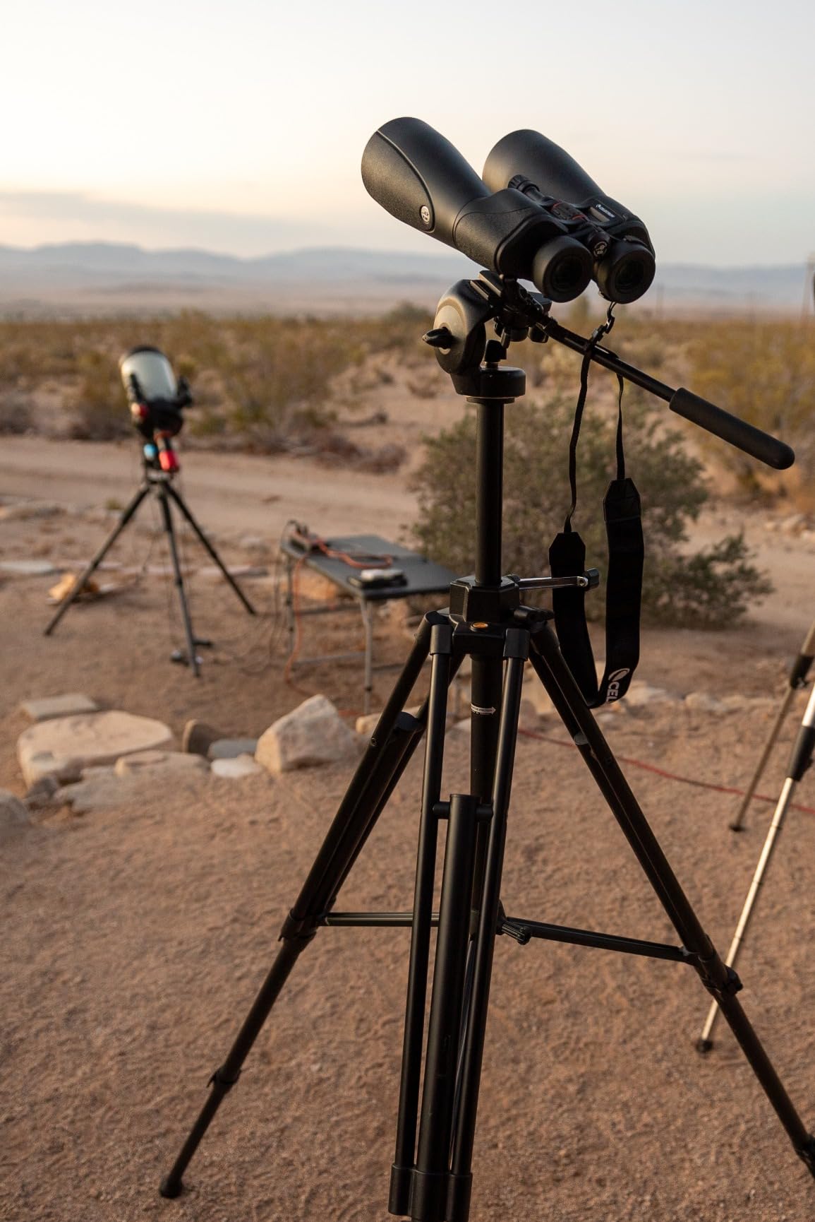 Celestron - SkyMaster Pro ED 15x70 Binocular - Astronomy Binocular with ED Glass - Large Aperture for Long Distance Viewing - Fully Multi-coated XLT Coating - Tripod Adaptable - Carrying Case Included customer photo 2