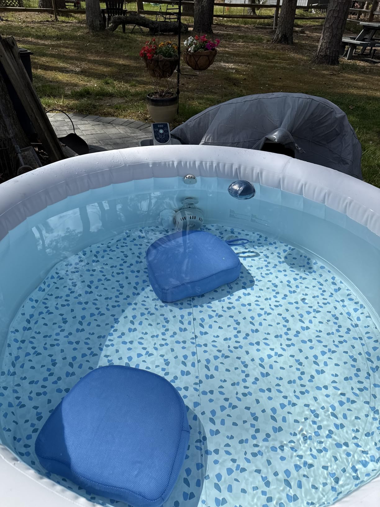 Coleman Ponderosa AirJet Inflatable Hot Tub, 2 to 4 Person Round Portable Outdoor Spa with 120 Air Jets and EnergySense Insulated Cover, 71