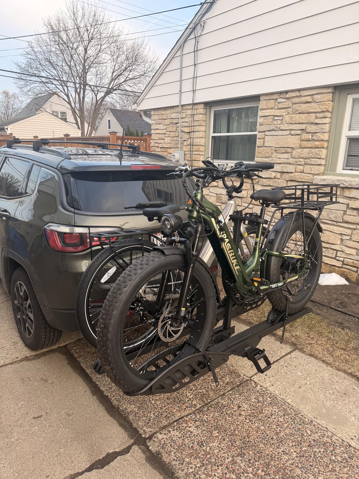 Young Electric E-Bike Rack with Ramp, Hitch 2 Bike Rack, 200 lbs Capacity Electric Bike Carrier, Foldable Platform Mount for Cars, Trucks, SUVs, Minivans, Up to 5-Inch Fat Tire for 2'' Receiver customer photo 1
