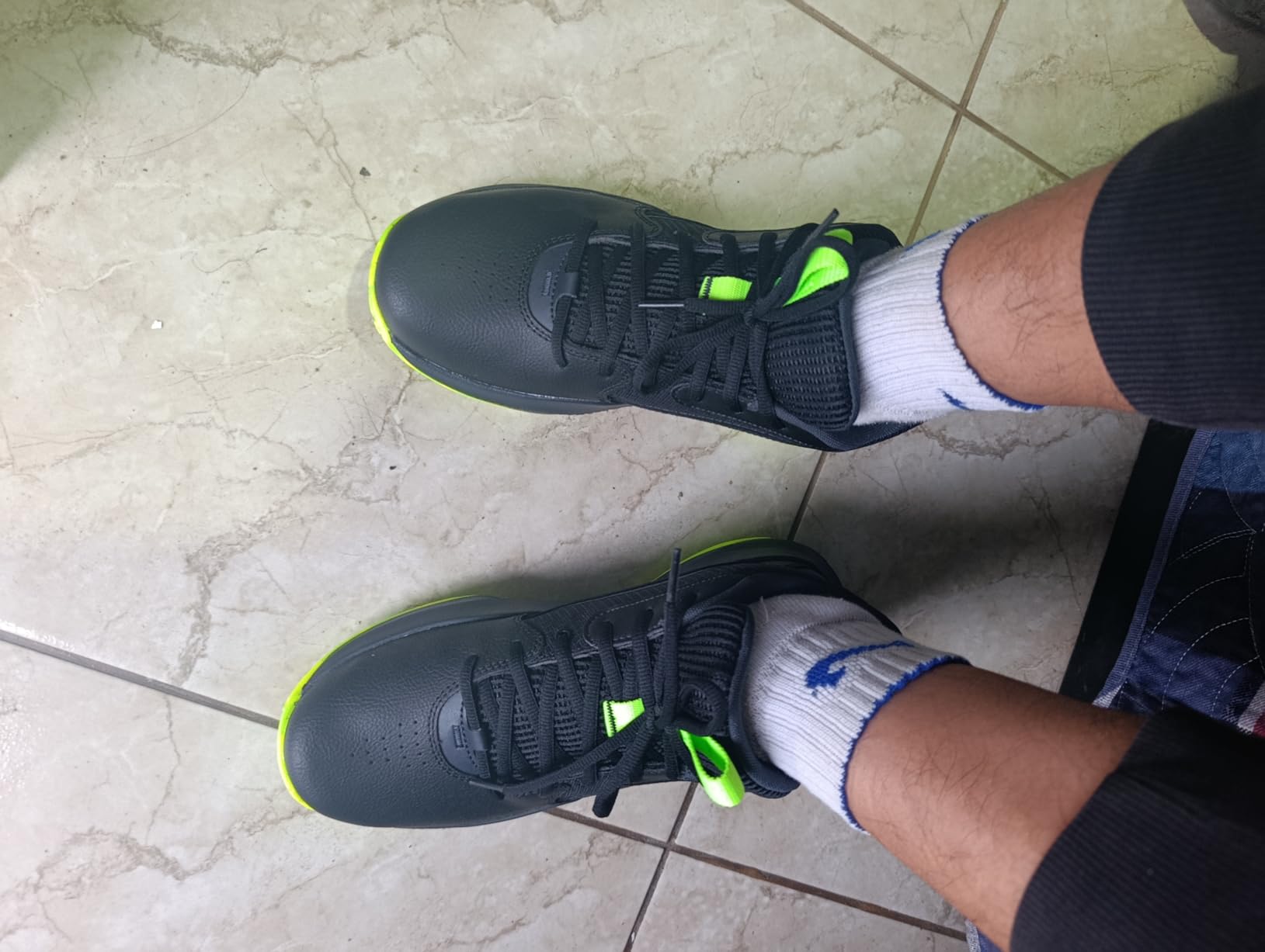 Under Armour Unisex-Adult Lockdown 7 Basketball Shoe customer photo 2