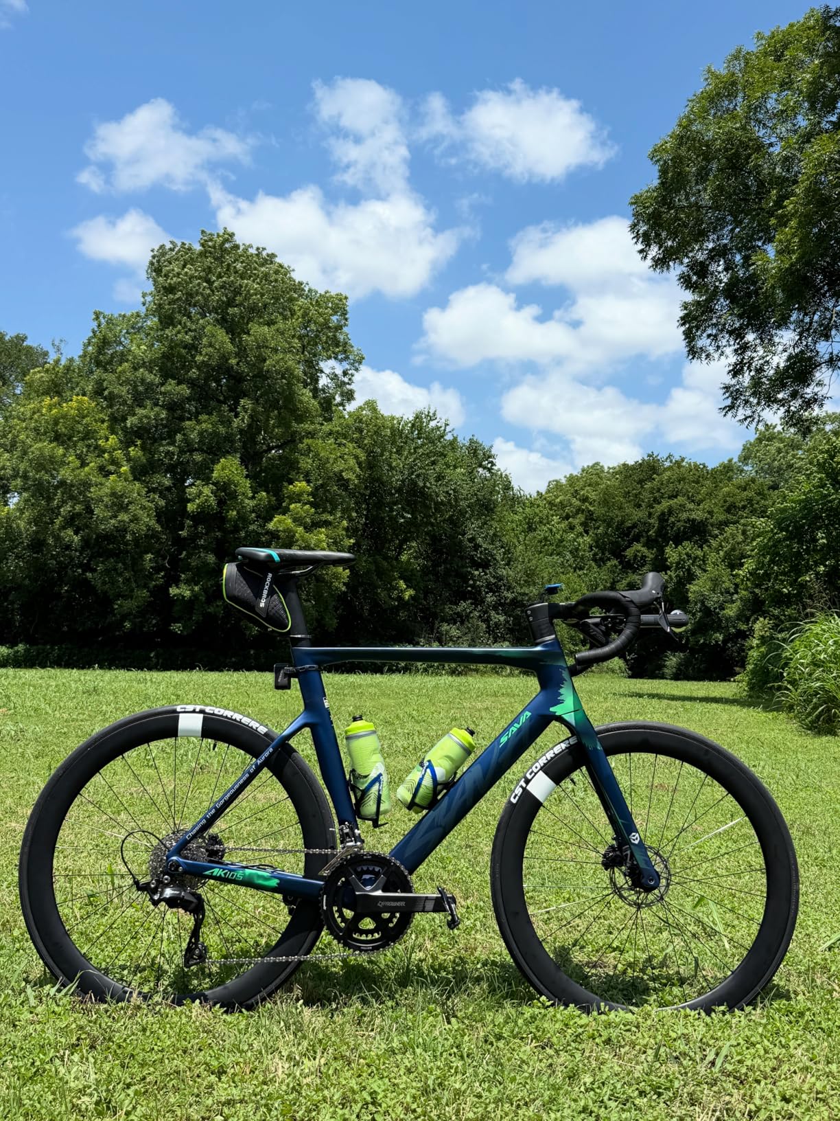 SAVADECK Carbon Fiber Road Bike, Hydraulic Oil Disc Bike with Carbon Fiber Frame and Wheelset, Lightweight Full Carbon Racing Bicycle with Shimano R7120 24S Shift Set customer photo 2