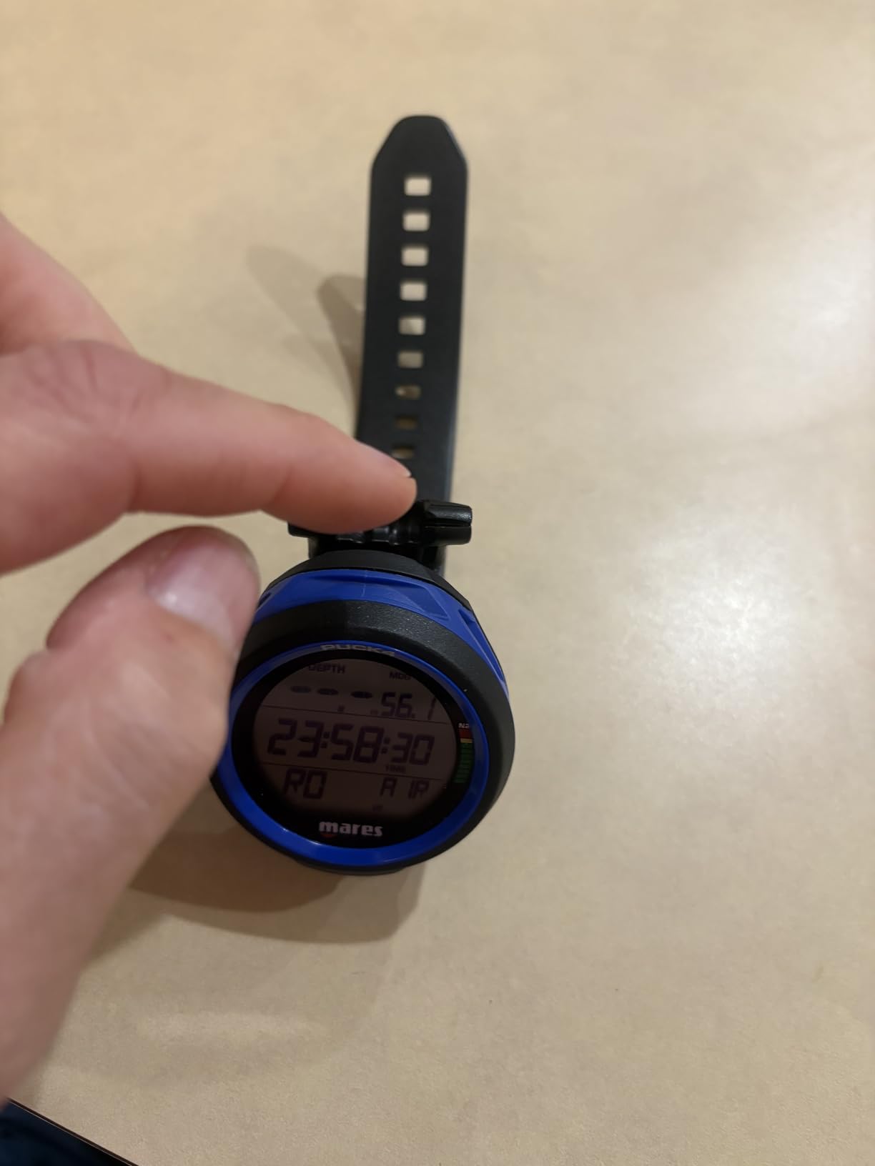 Mares Puck 4 Wrist Dive Computer - Entry-Level Watch-Style One Button Control Underwater Scuba Diving Computer customer photo 1